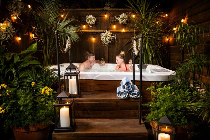 Hot Tub Cottage - Two Queens - Photo 4