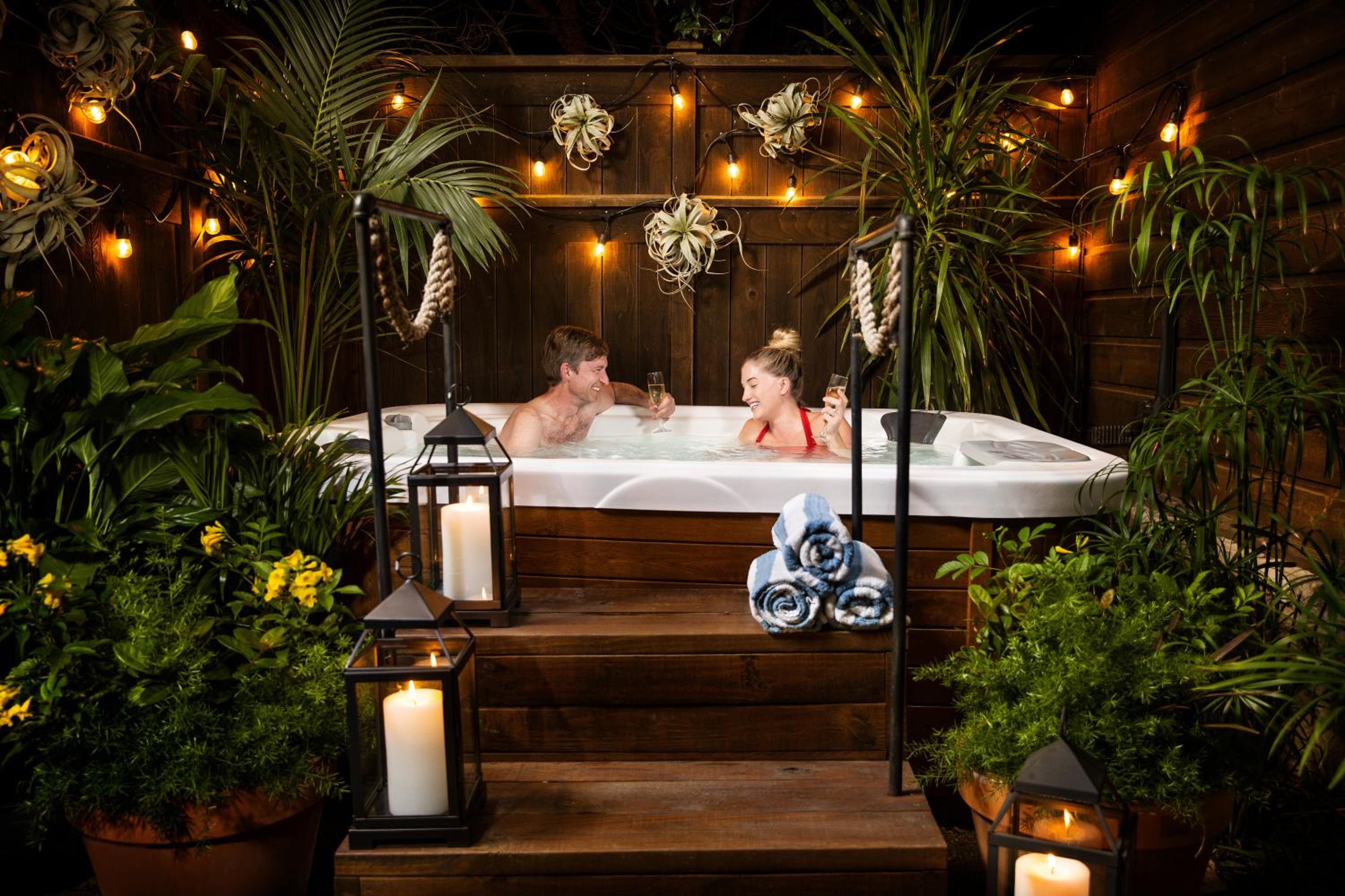 Hot Tub Cottage - One King - Photo 5