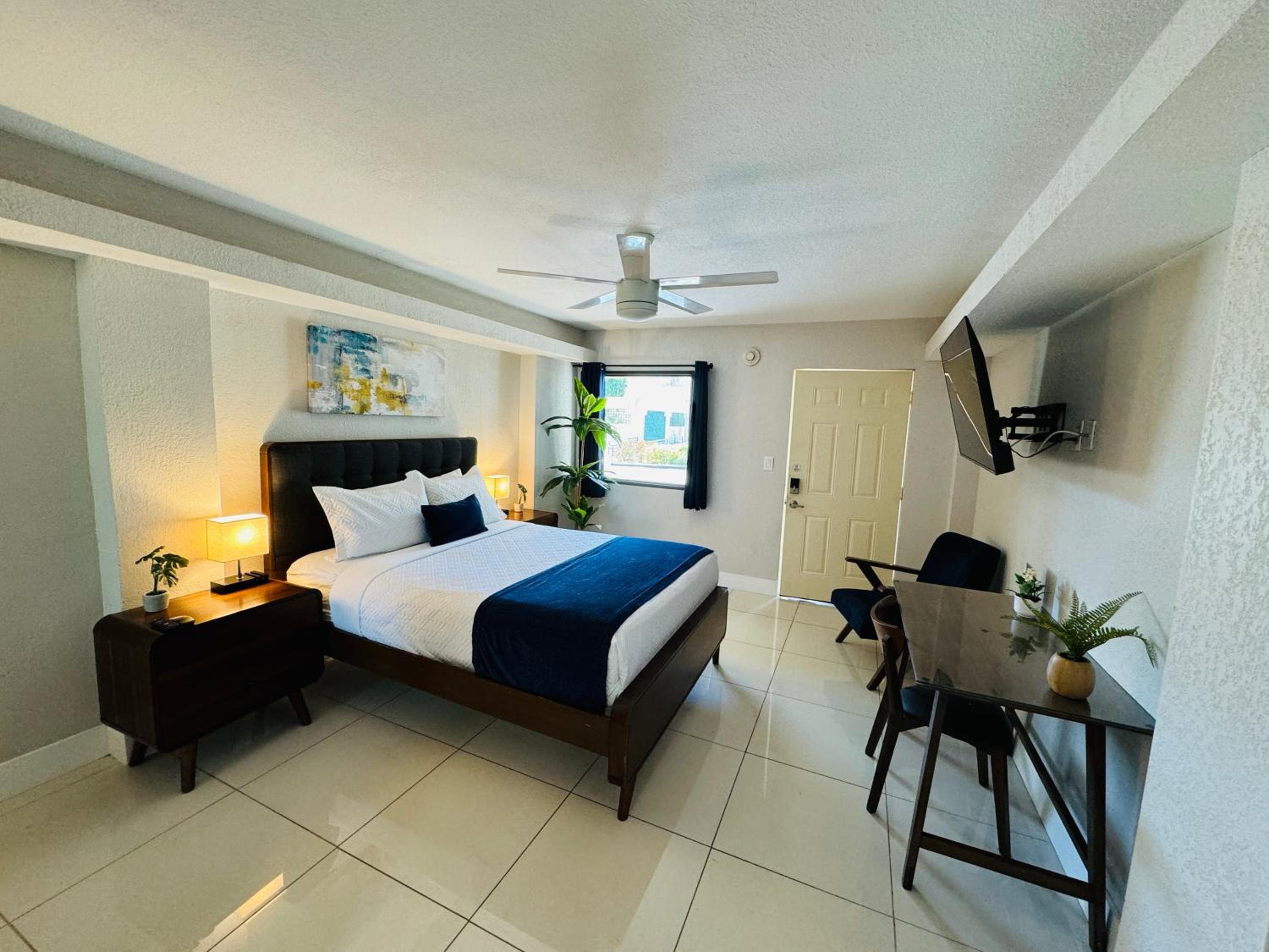 Standard Queen Room - Photo 15