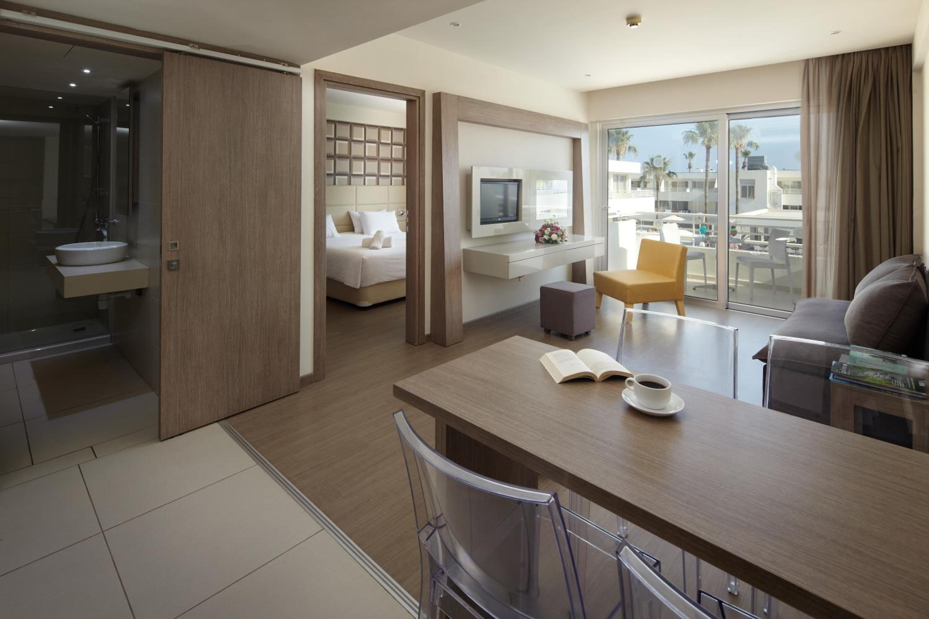 One-Bedroom Suite - Photo 1