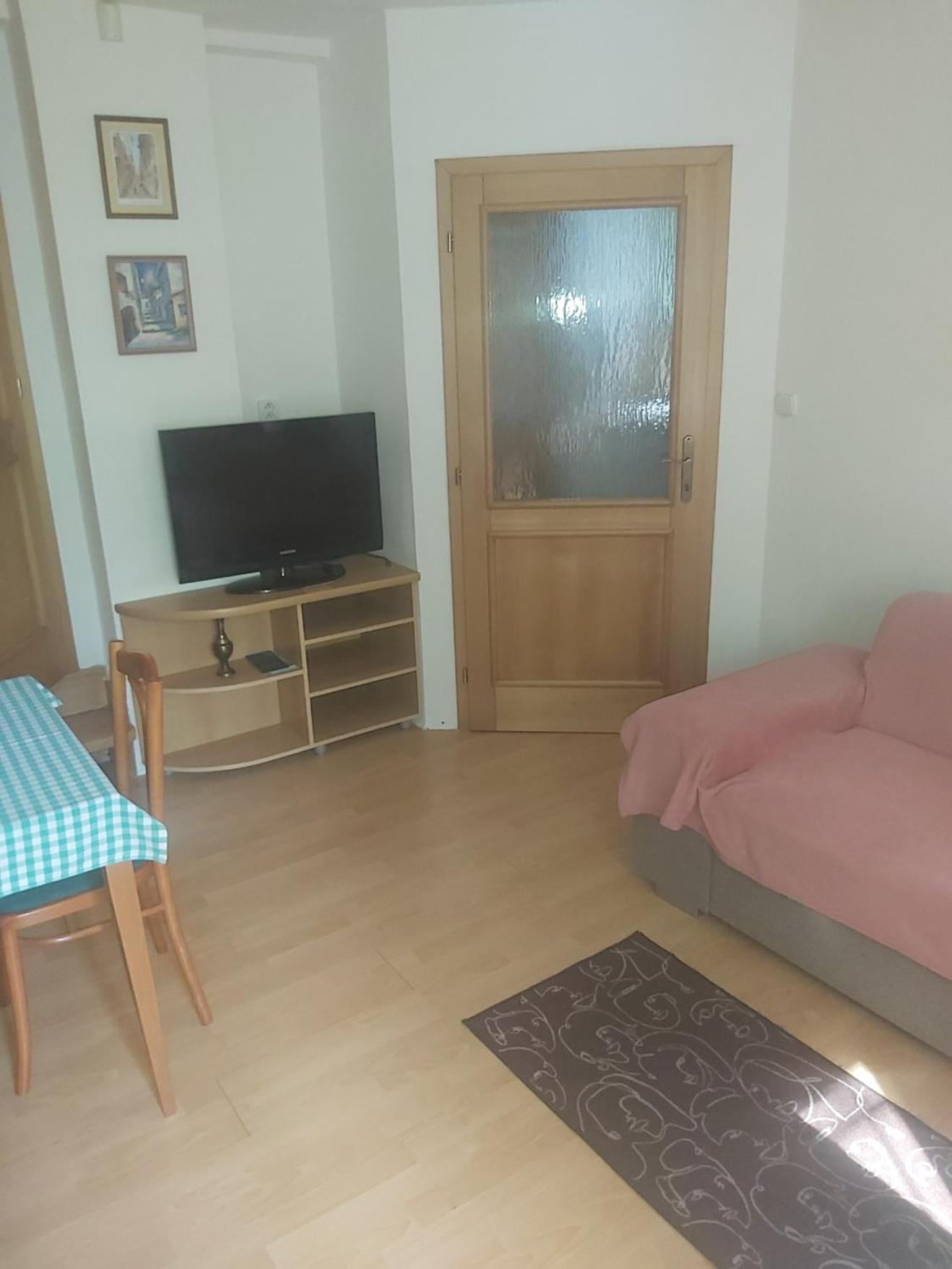 Apartment photo 2