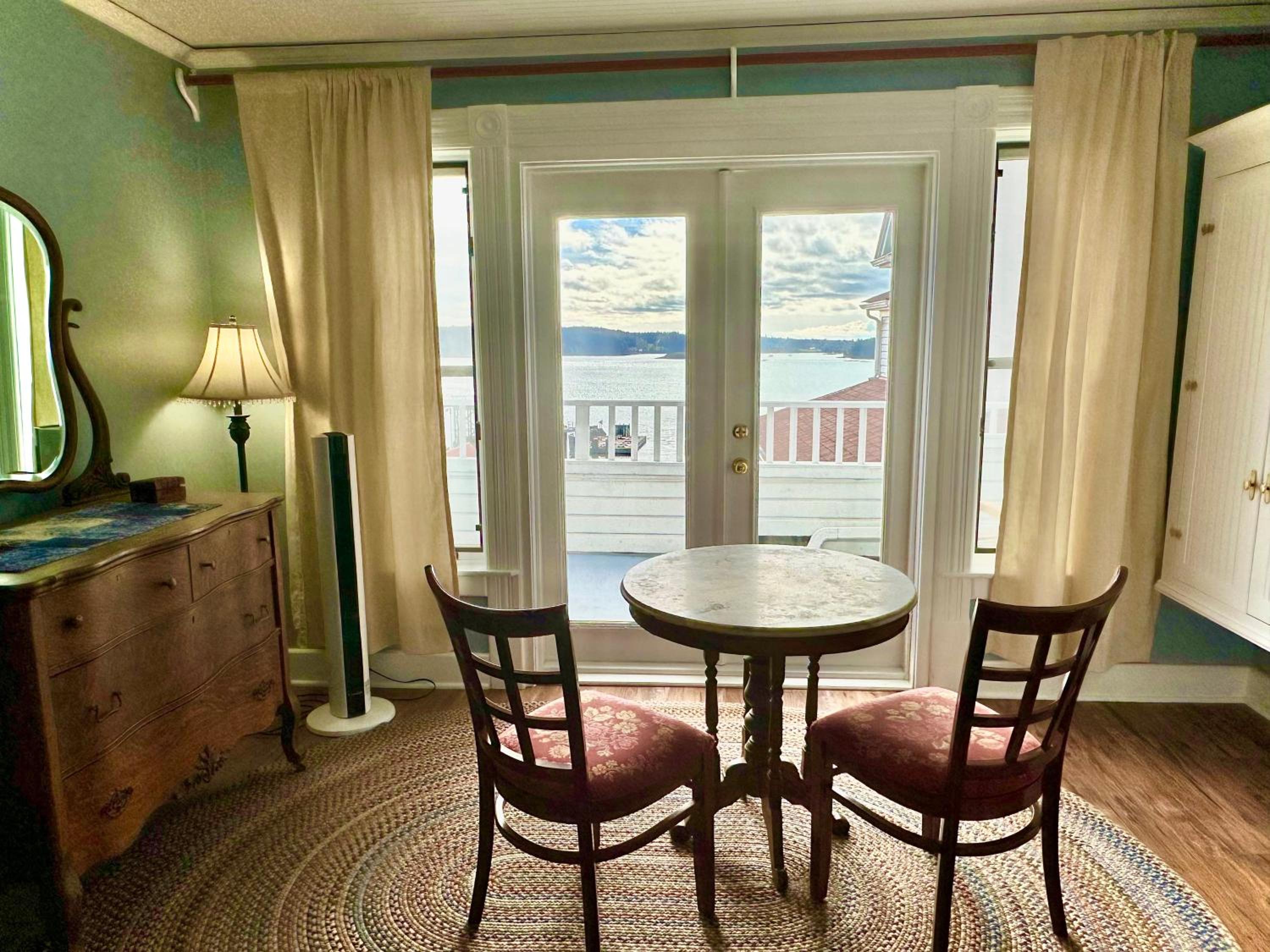 Deluxe Double Room with Balcony and Sea View photo 2