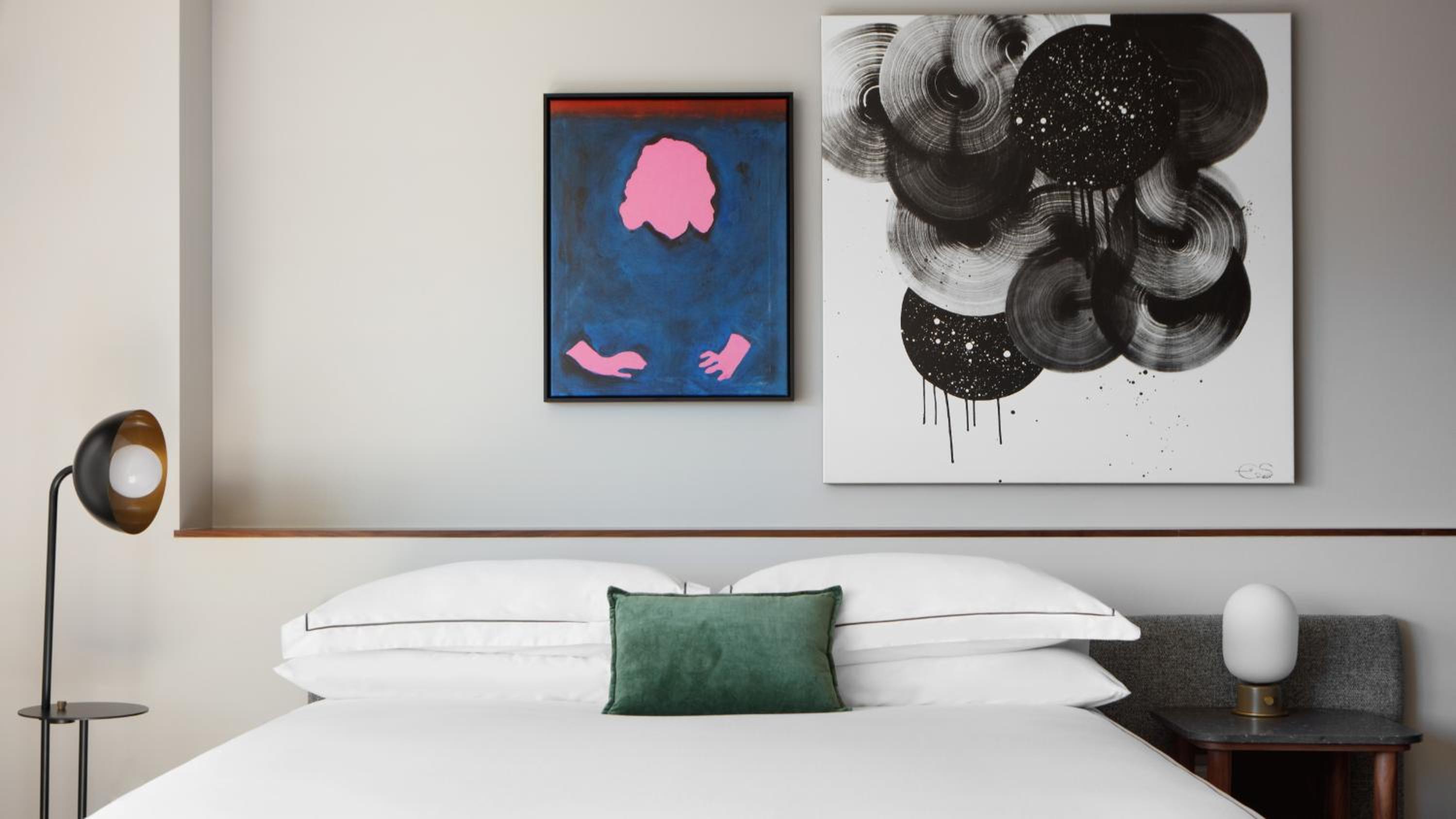 Premium King Room with City View photo 1