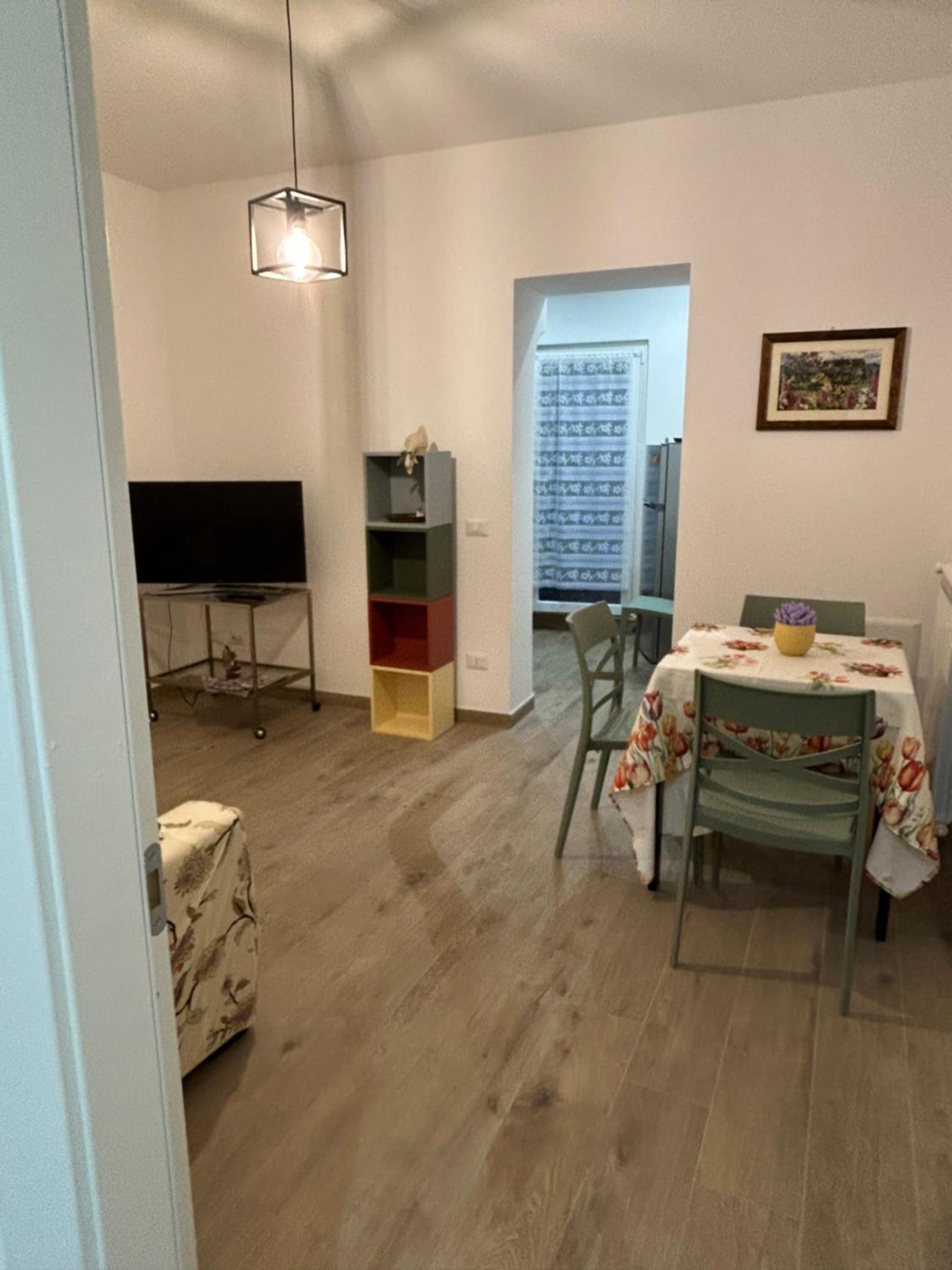 One-Bedroom Apartment photo 1