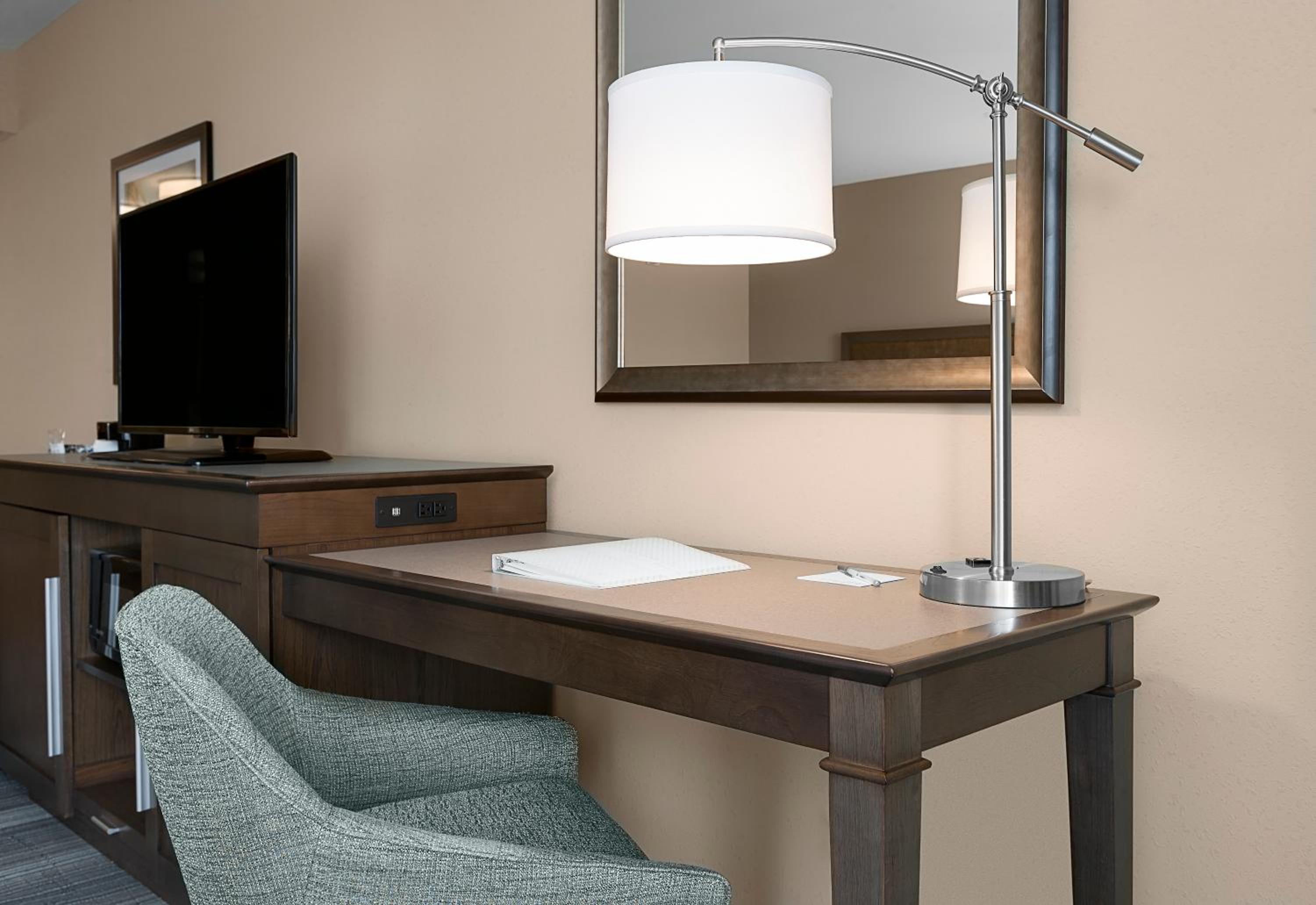 King Room - Hearing Access/Non-Smoking