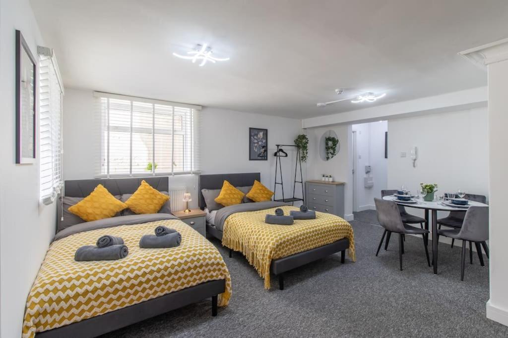 One-Bedroom Apartment photo 1
