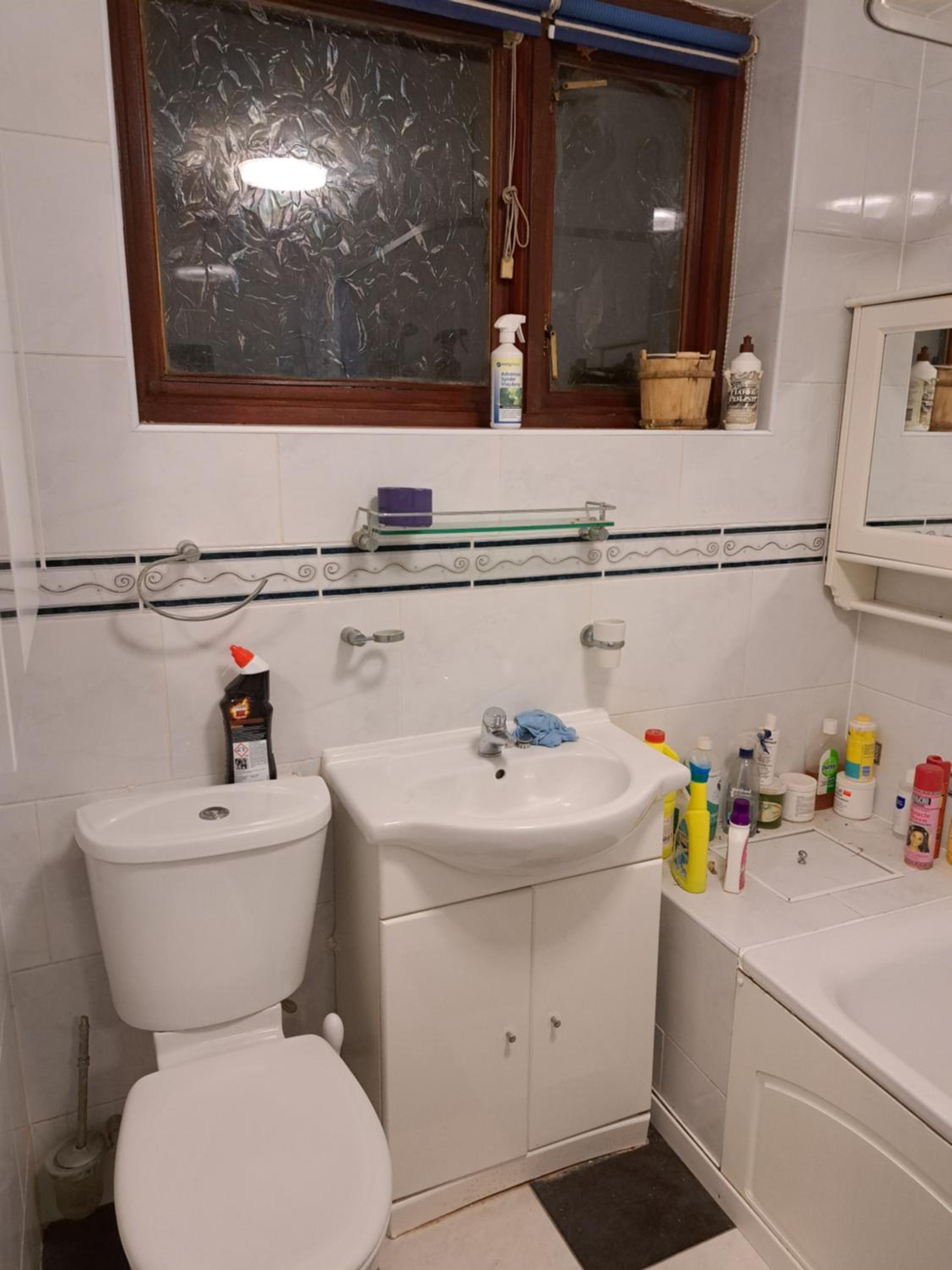 Single Room with Shared Bathroom photo 1