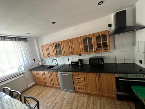 Five-Bedroom House photo 3