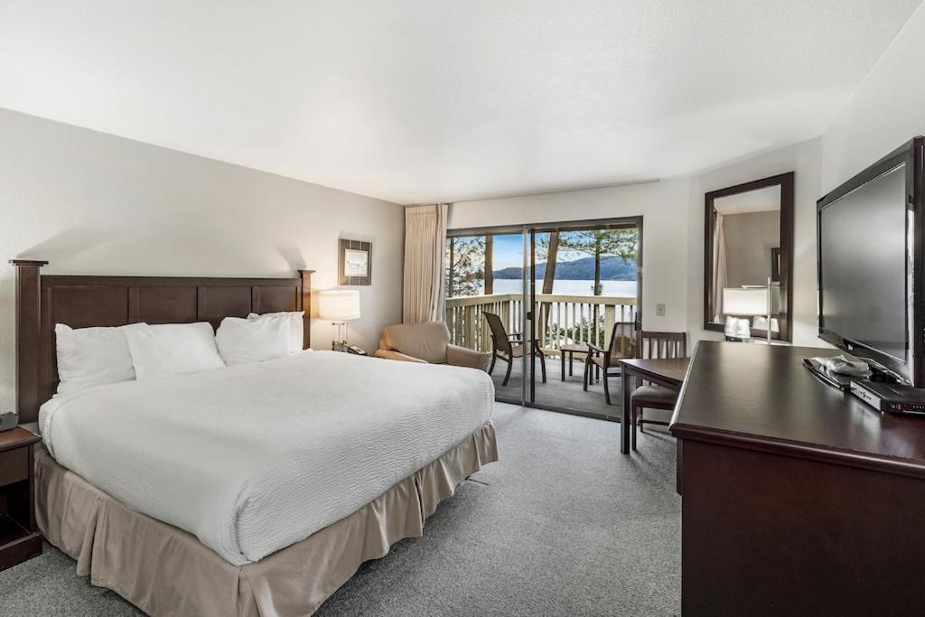King Room with Mountain View