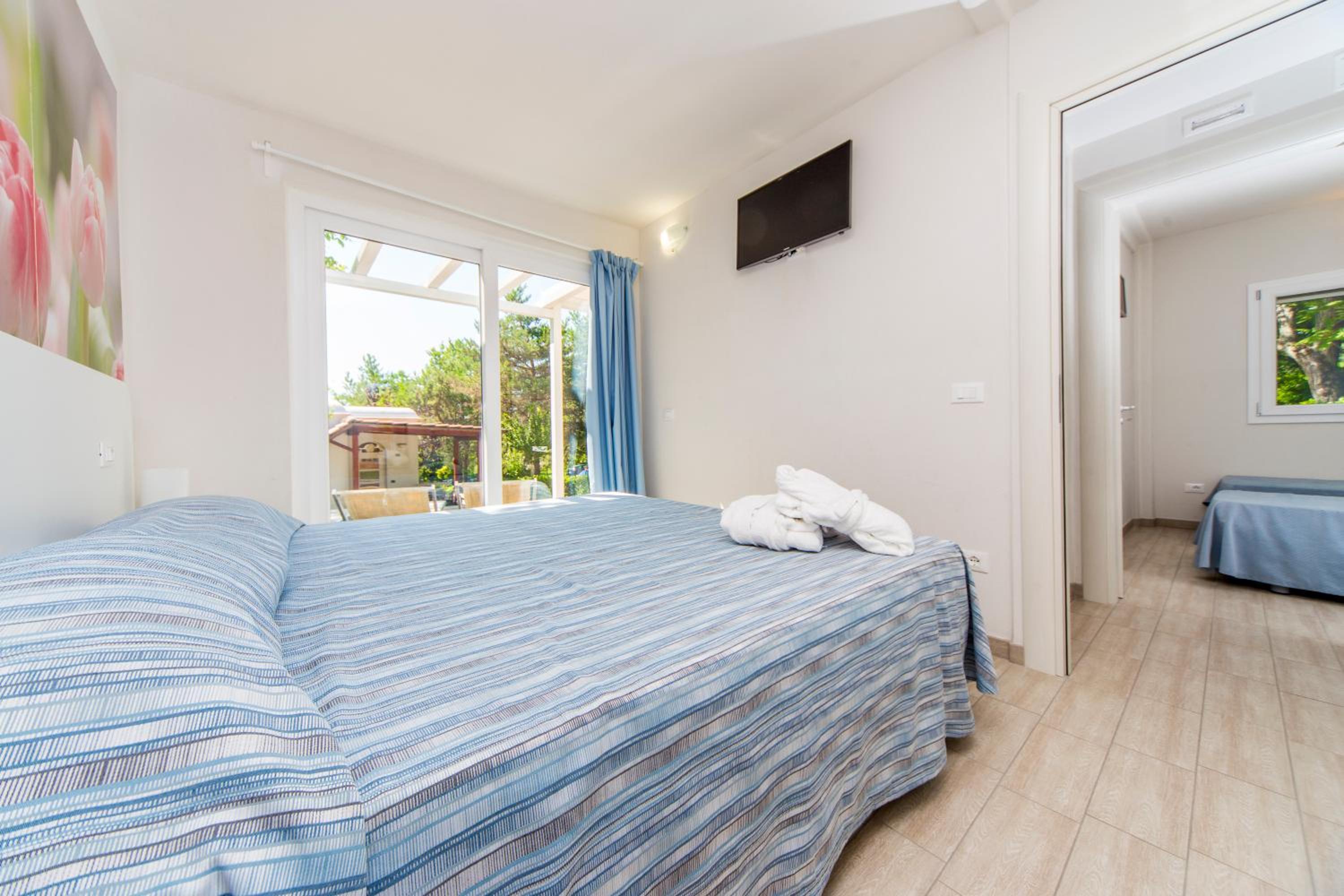 Deluxe Bungalow with Garden View - Photo 2
