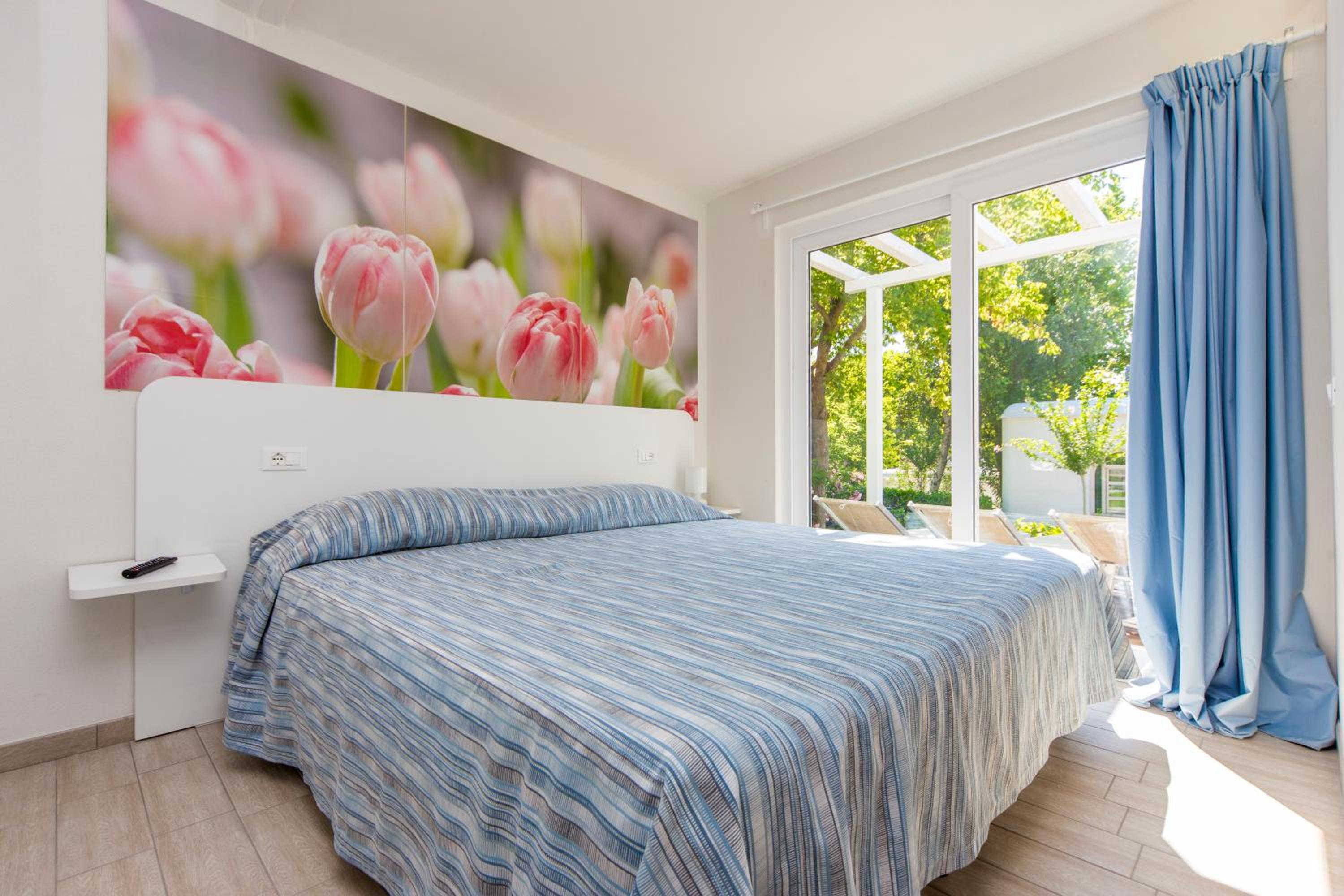 Deluxe Bungalow with Garden View - Photo 10