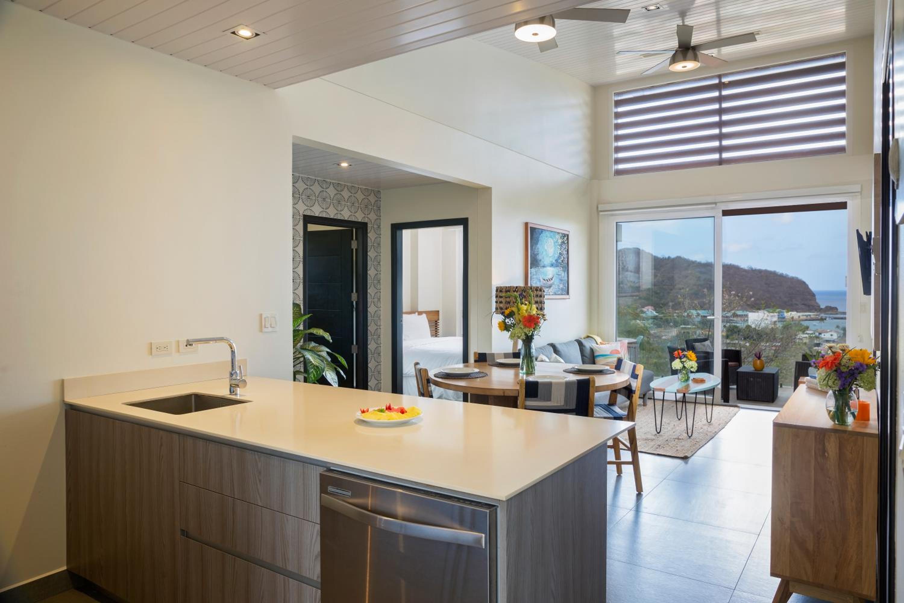 Three-Bedroom Apartment with Balcony photo 2