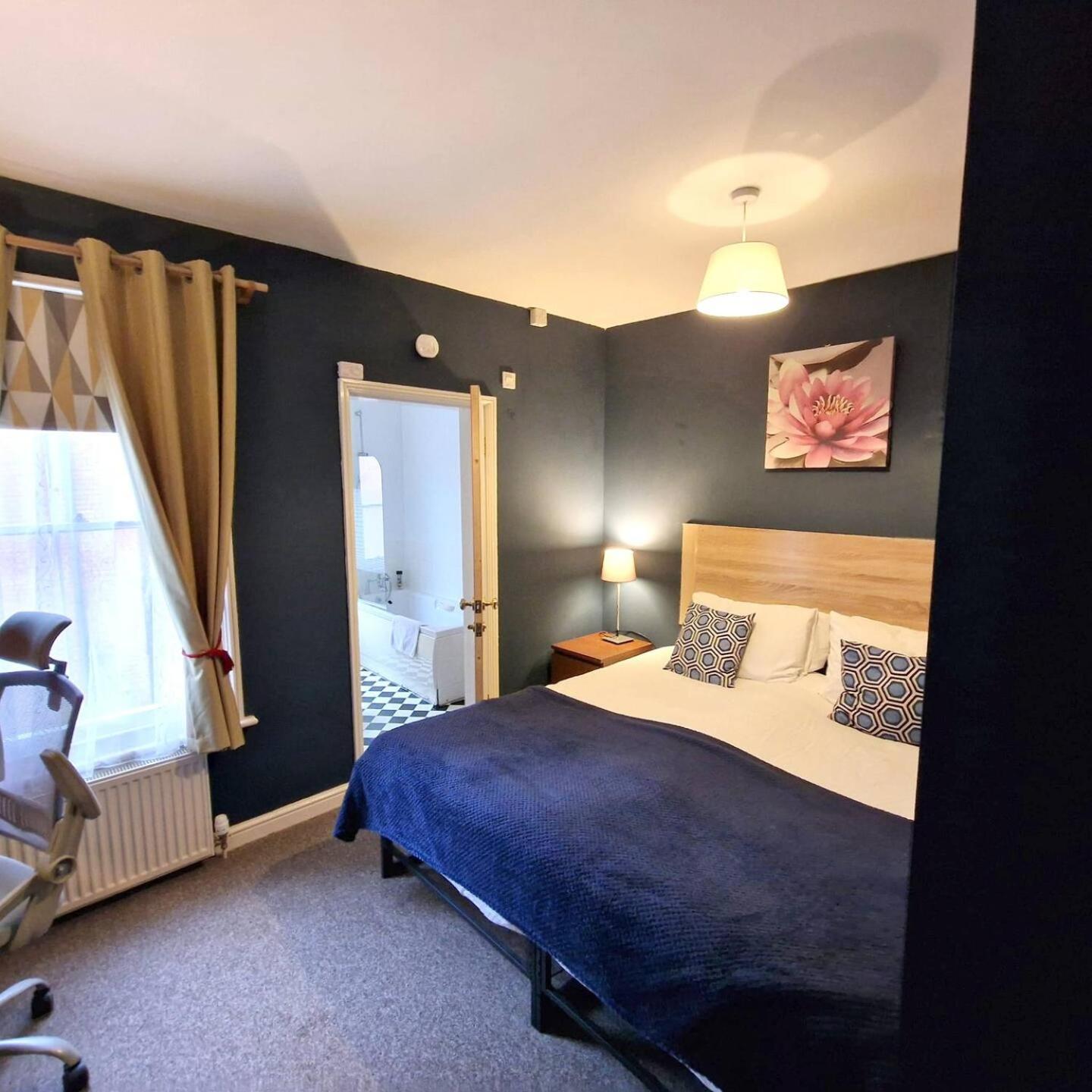 Three-Bedroom House photo 1