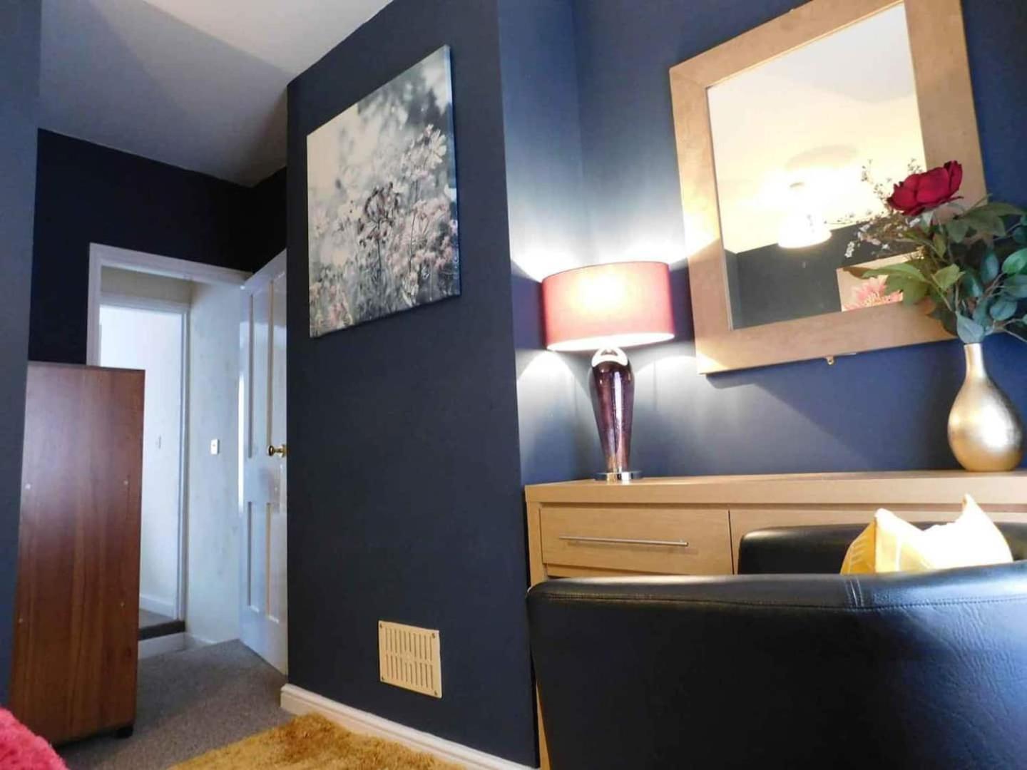 Three-Bedroom House photo 2
