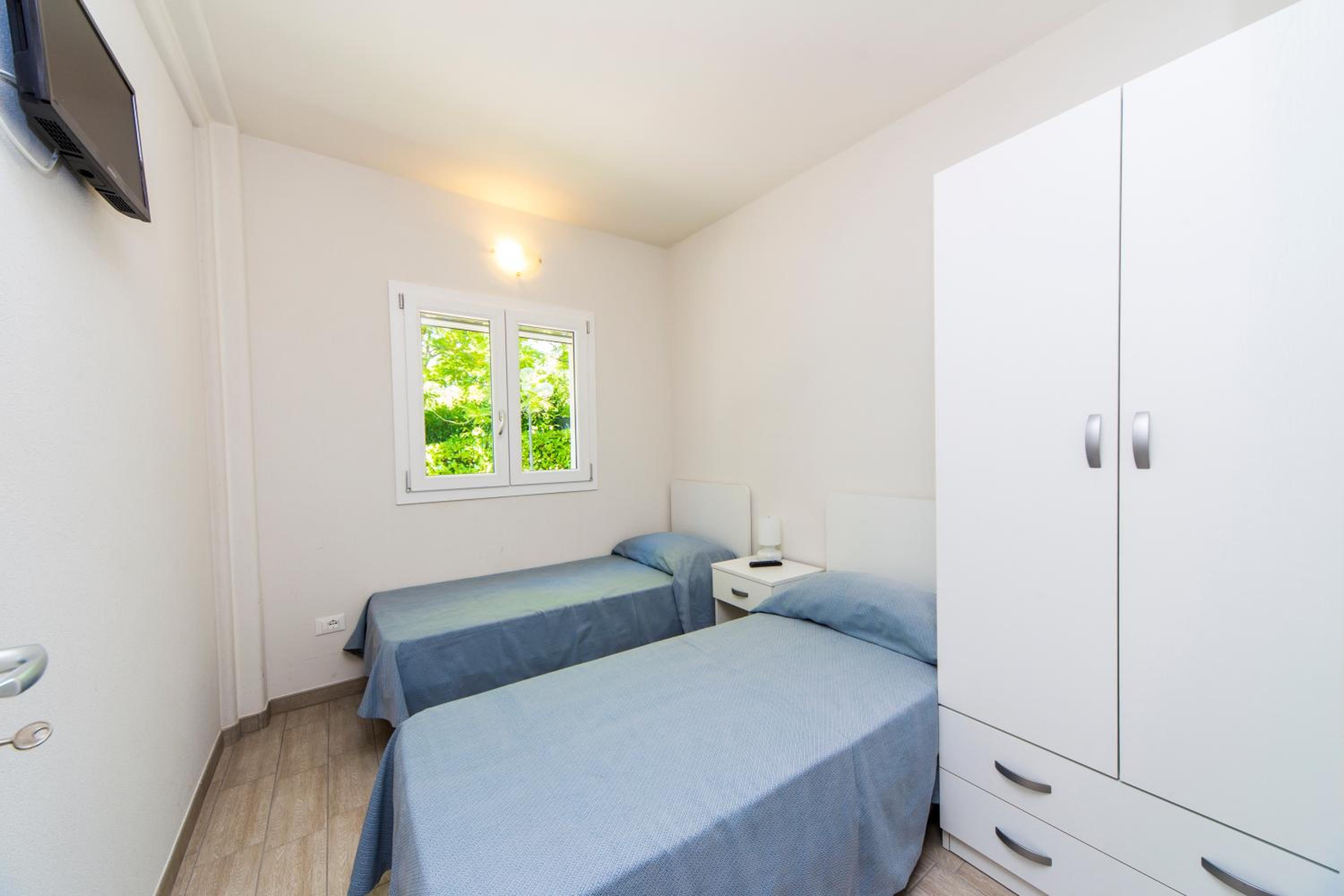 Deluxe Bungalow with Garden View - Photo 3