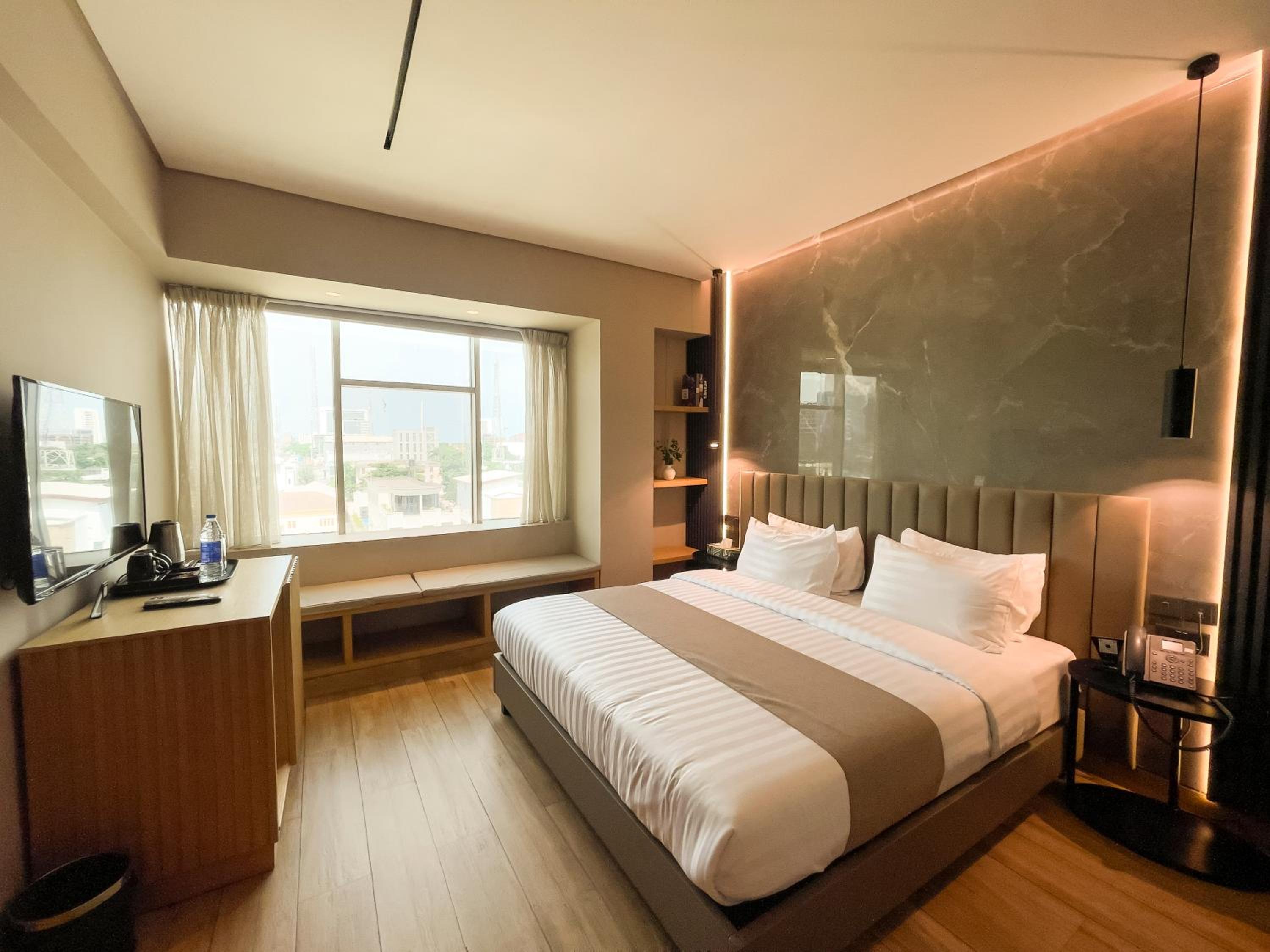 Deluxe King Suite