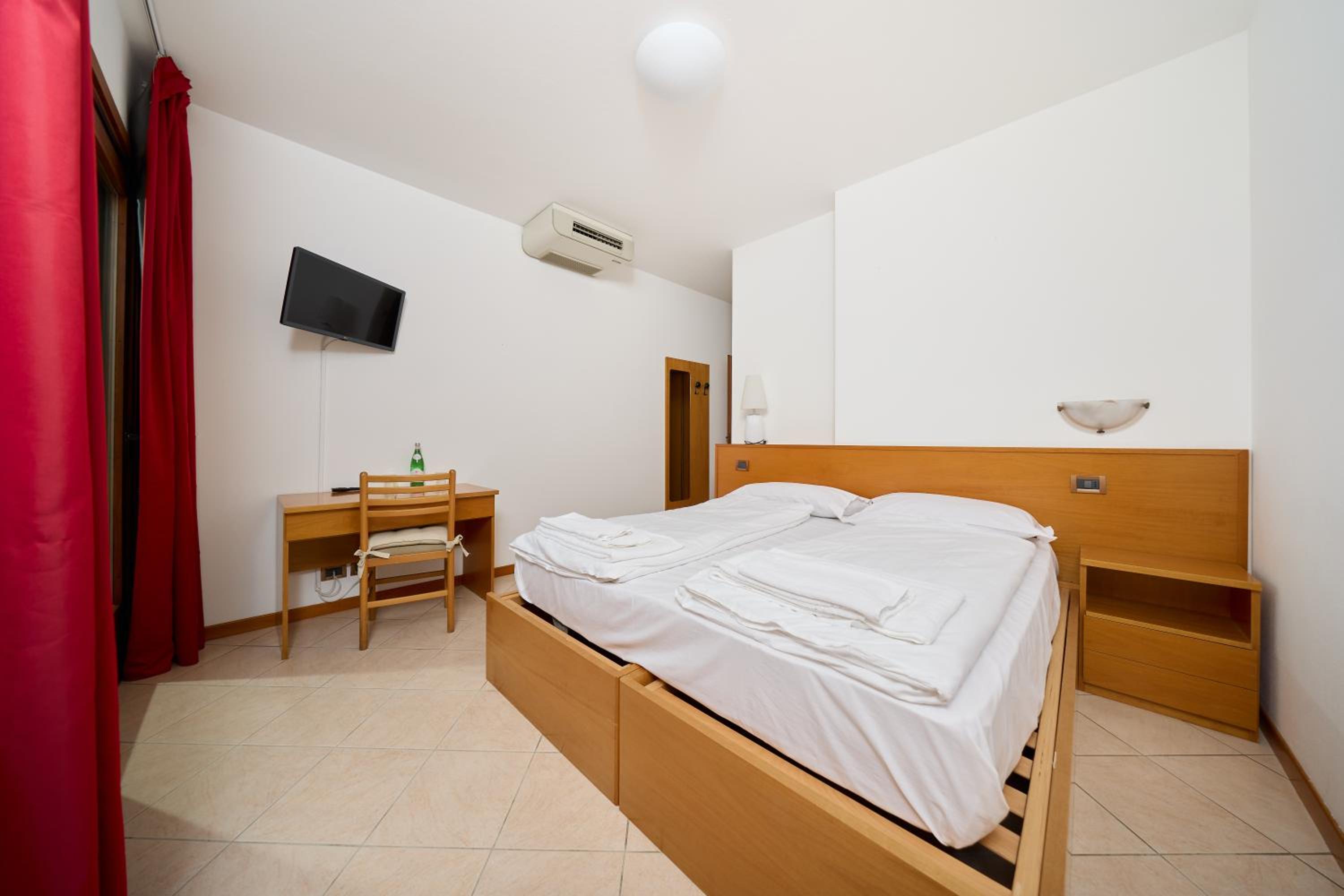 Double or Twin Room photo 2