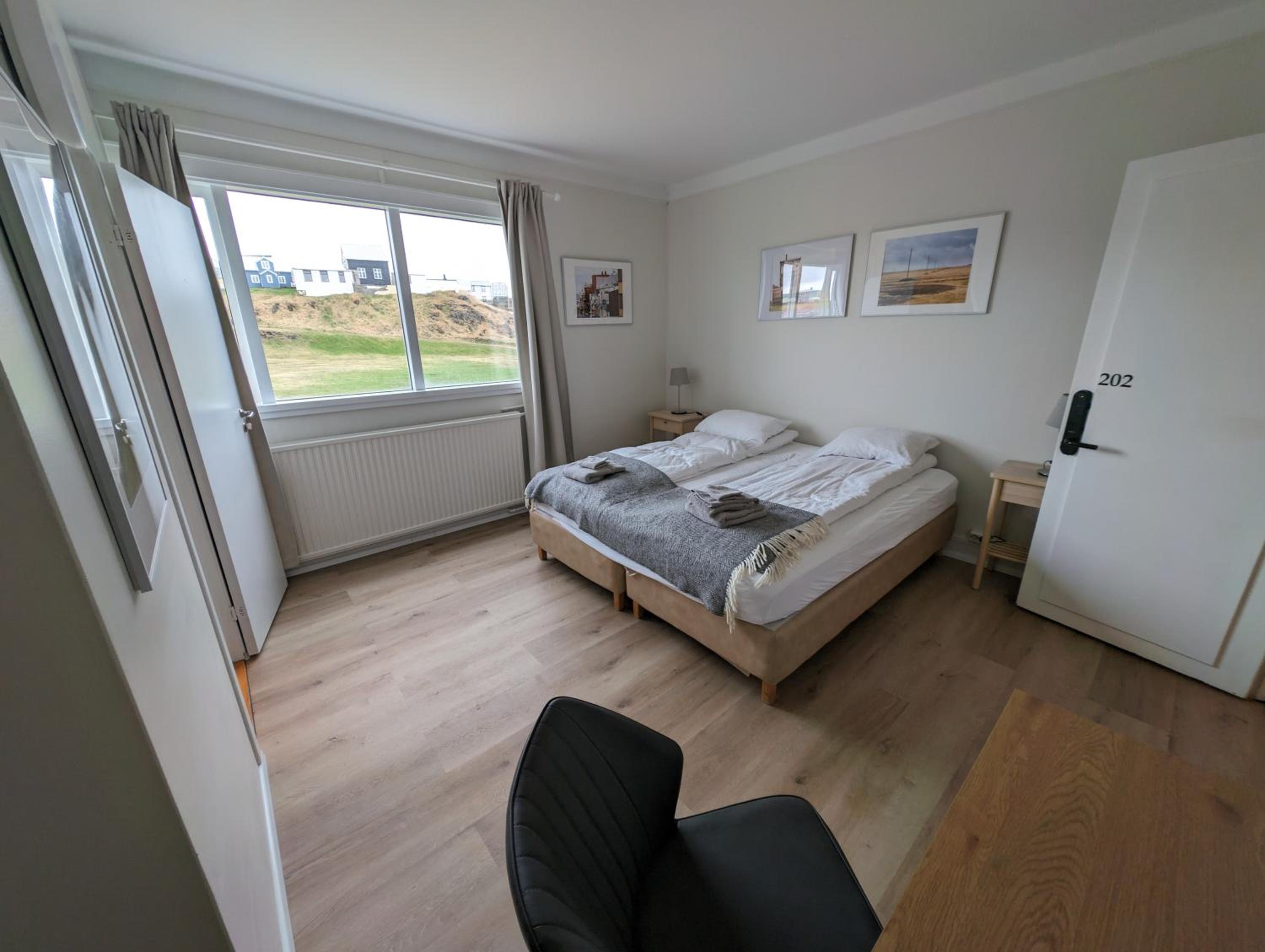 Double or Twin Room with Private Bathroom photo 3