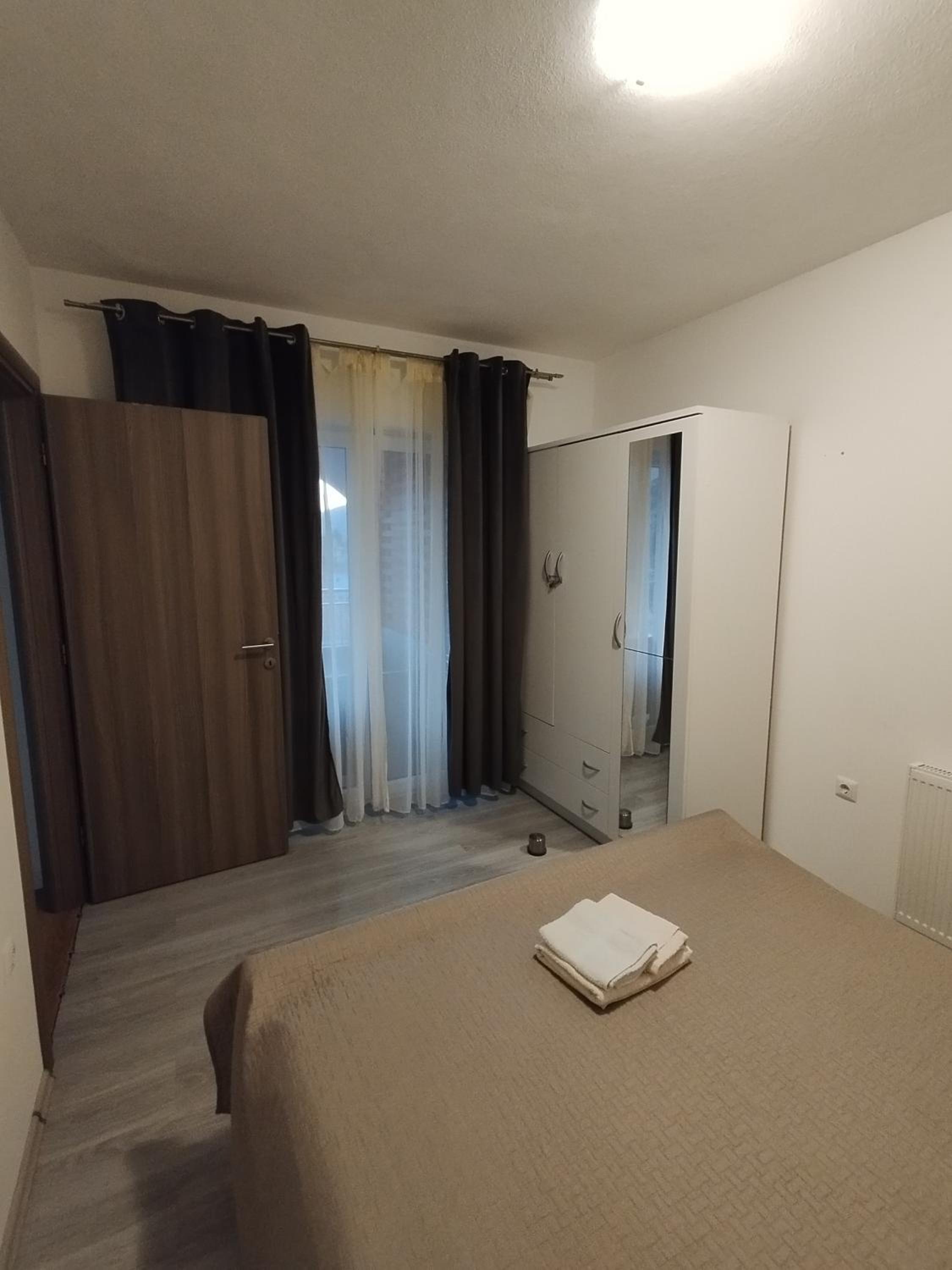 One-Bedroom Apartment - Photo 12