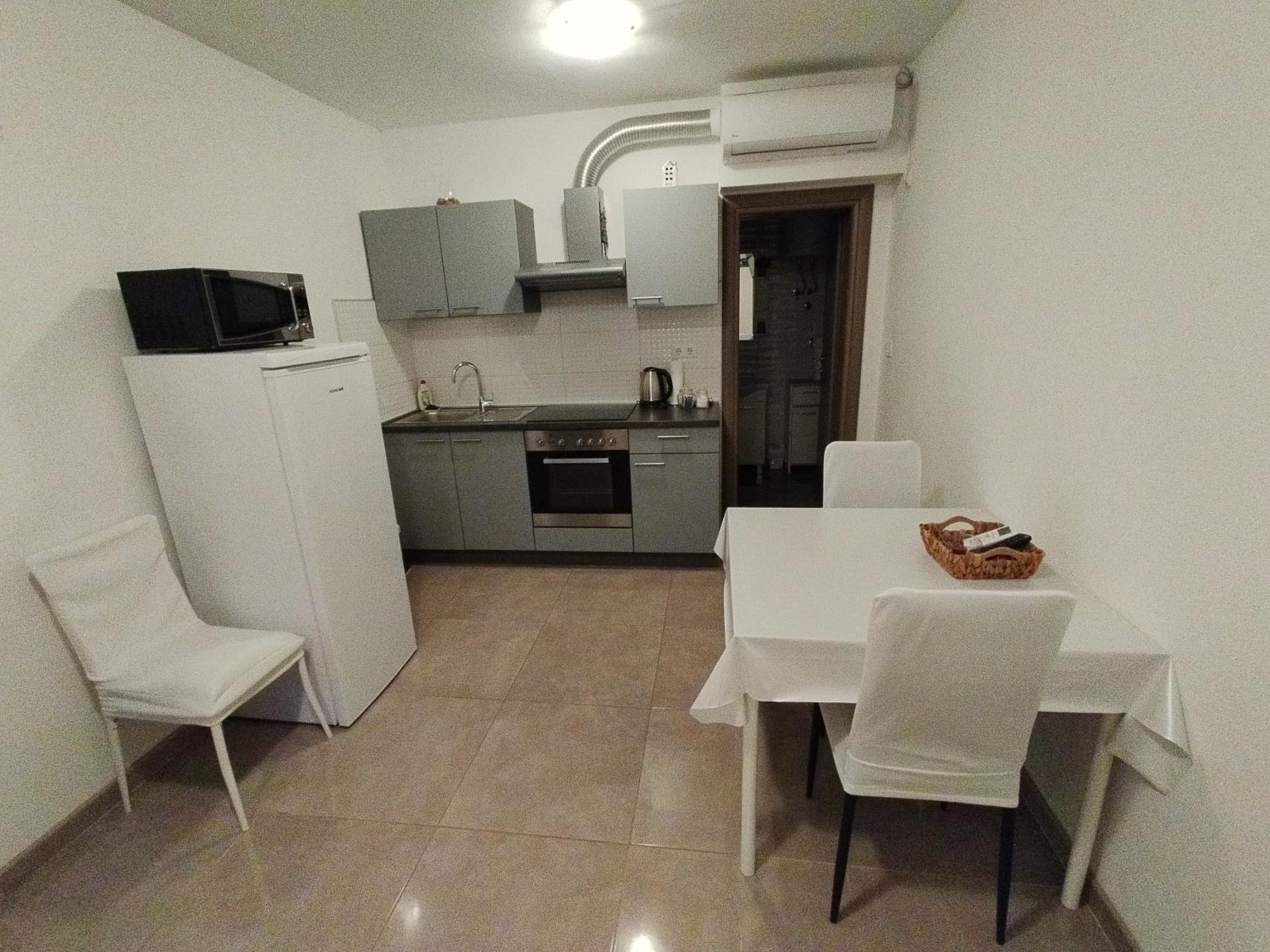 Studio Apartment - Photo 6