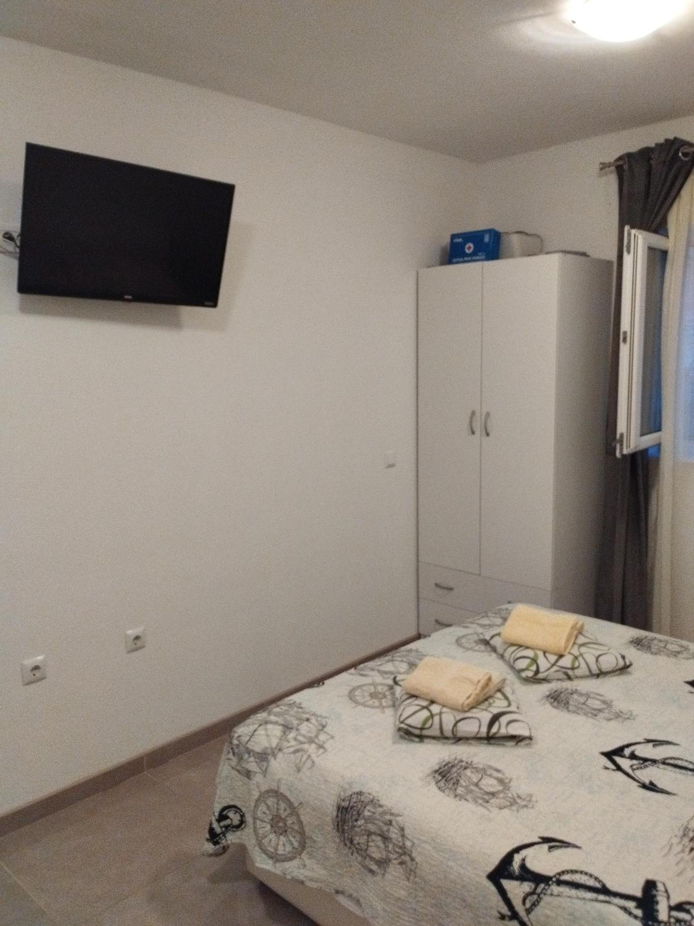 Studio Apartment - Photo 4