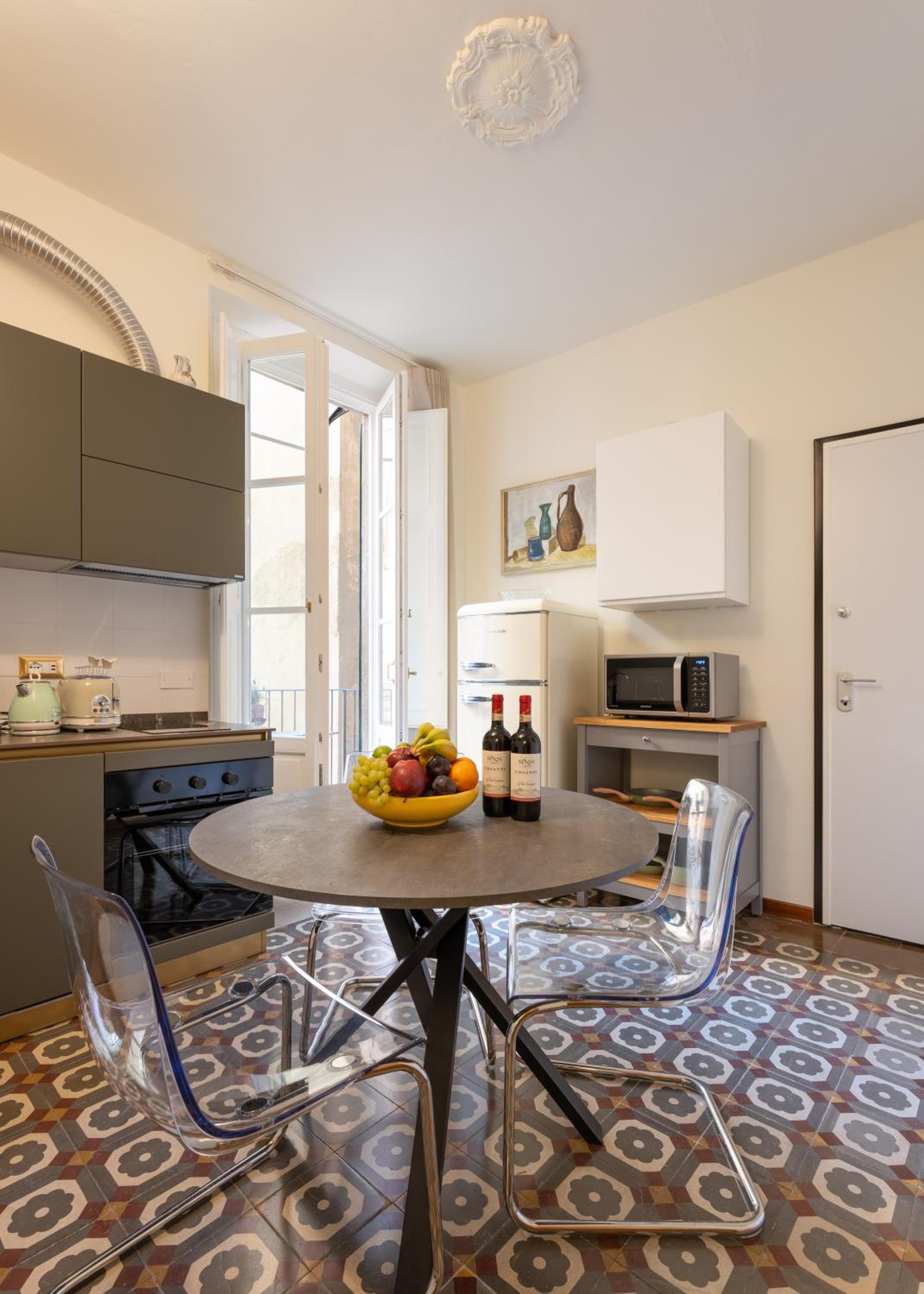 One-Bedroom Apartment with Balcony photo 3
