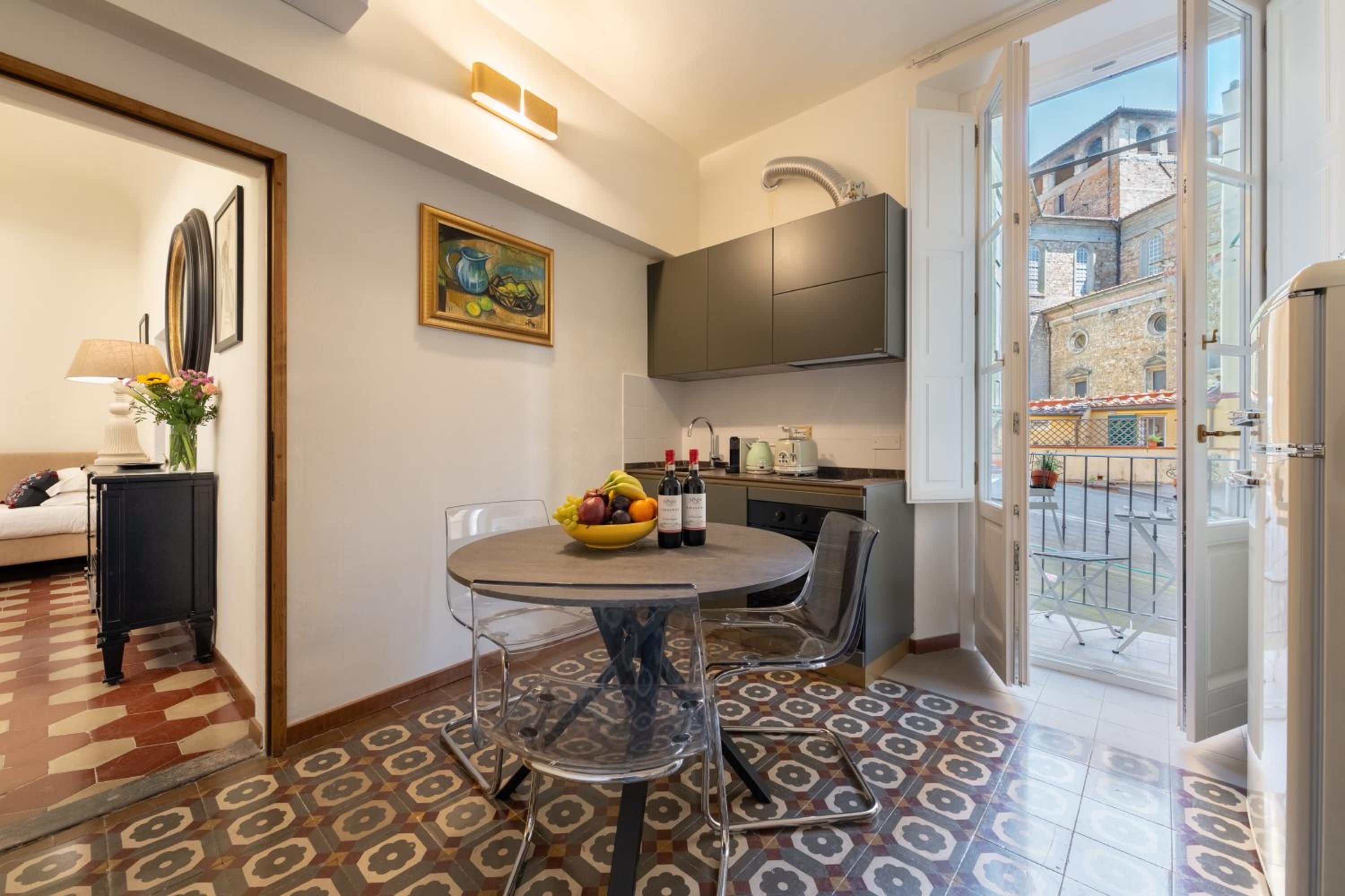 One-Bedroom Apartment with Balcony photo 2