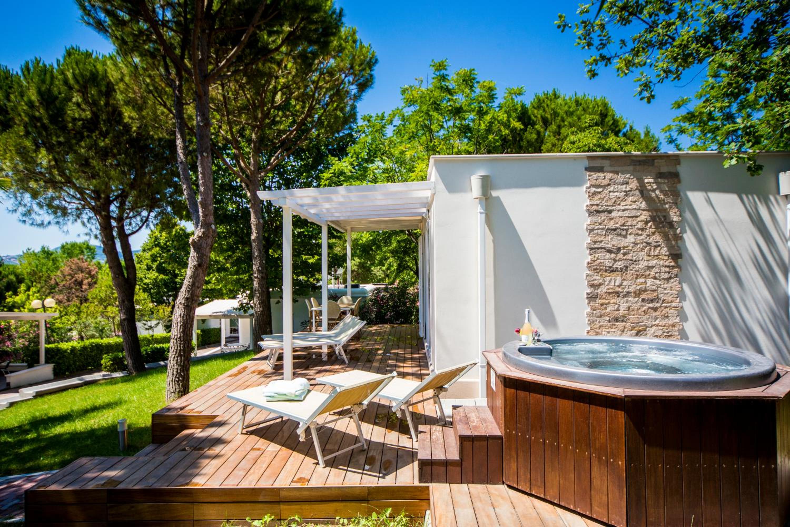 Deluxe Bungalow with Garden View - Photo 20