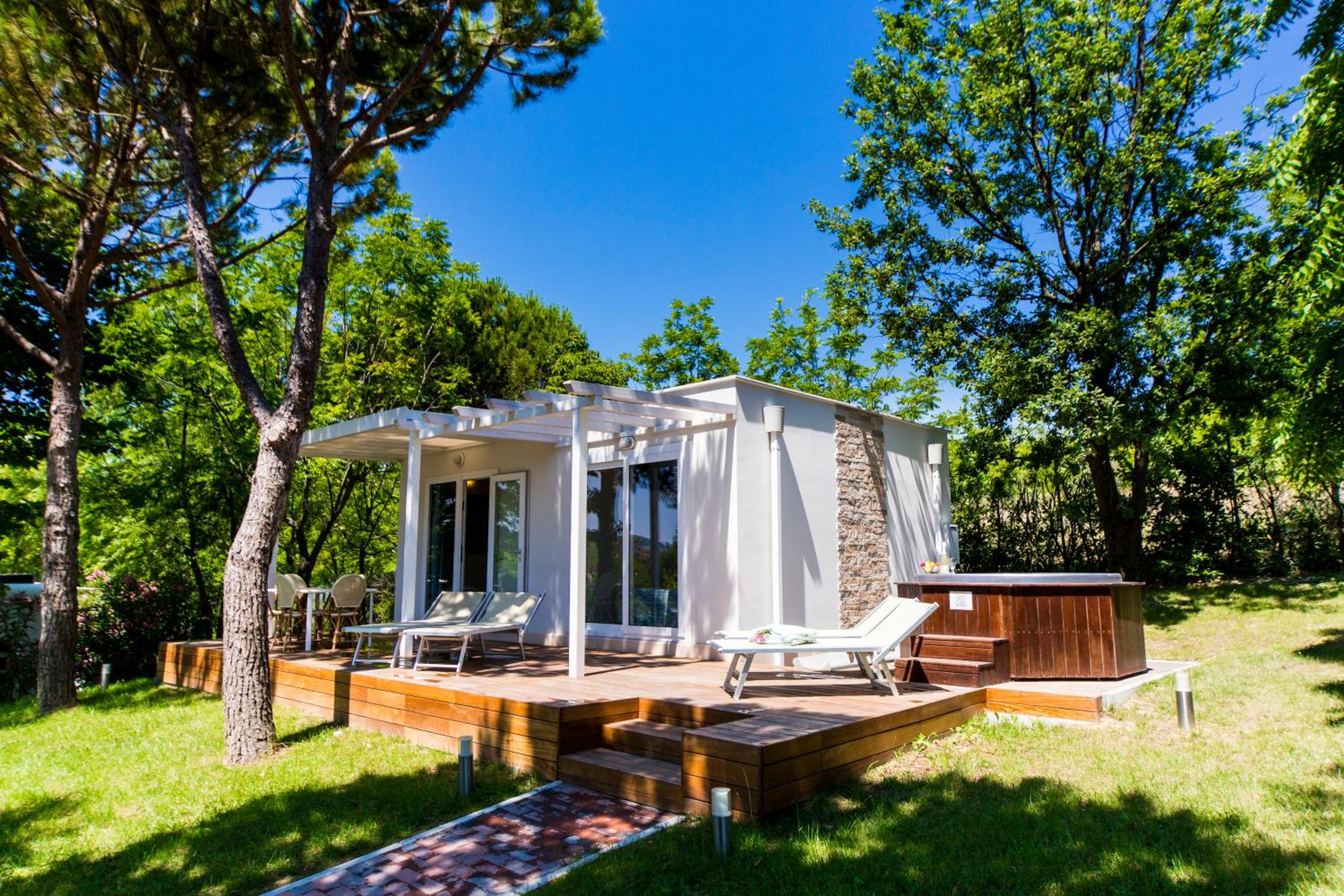 Deluxe Bungalow with Garden View - Photo 12