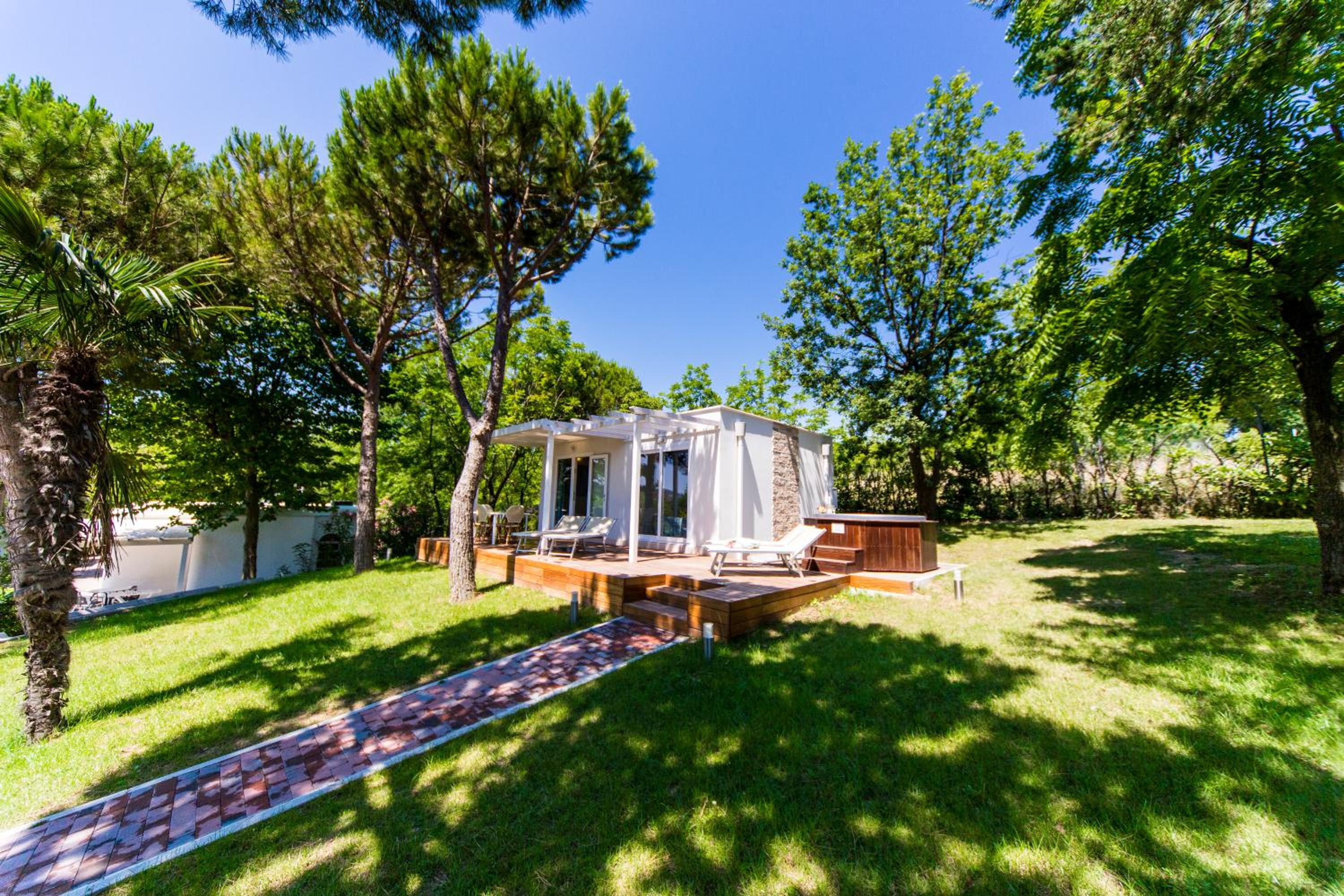 Deluxe Bungalow with Garden View - Photo 24