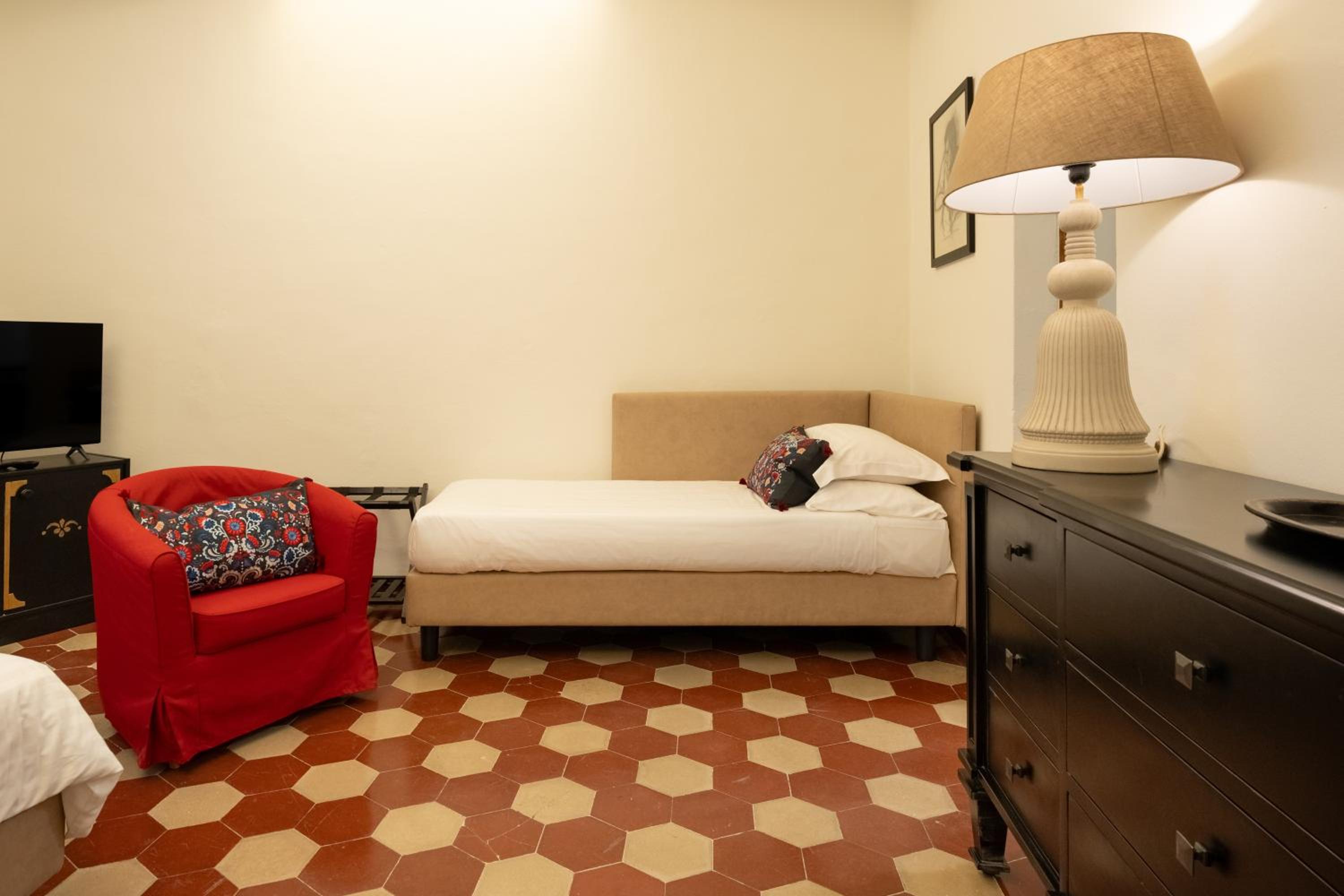 One-Bedroom Apartment with Balcony photo 3