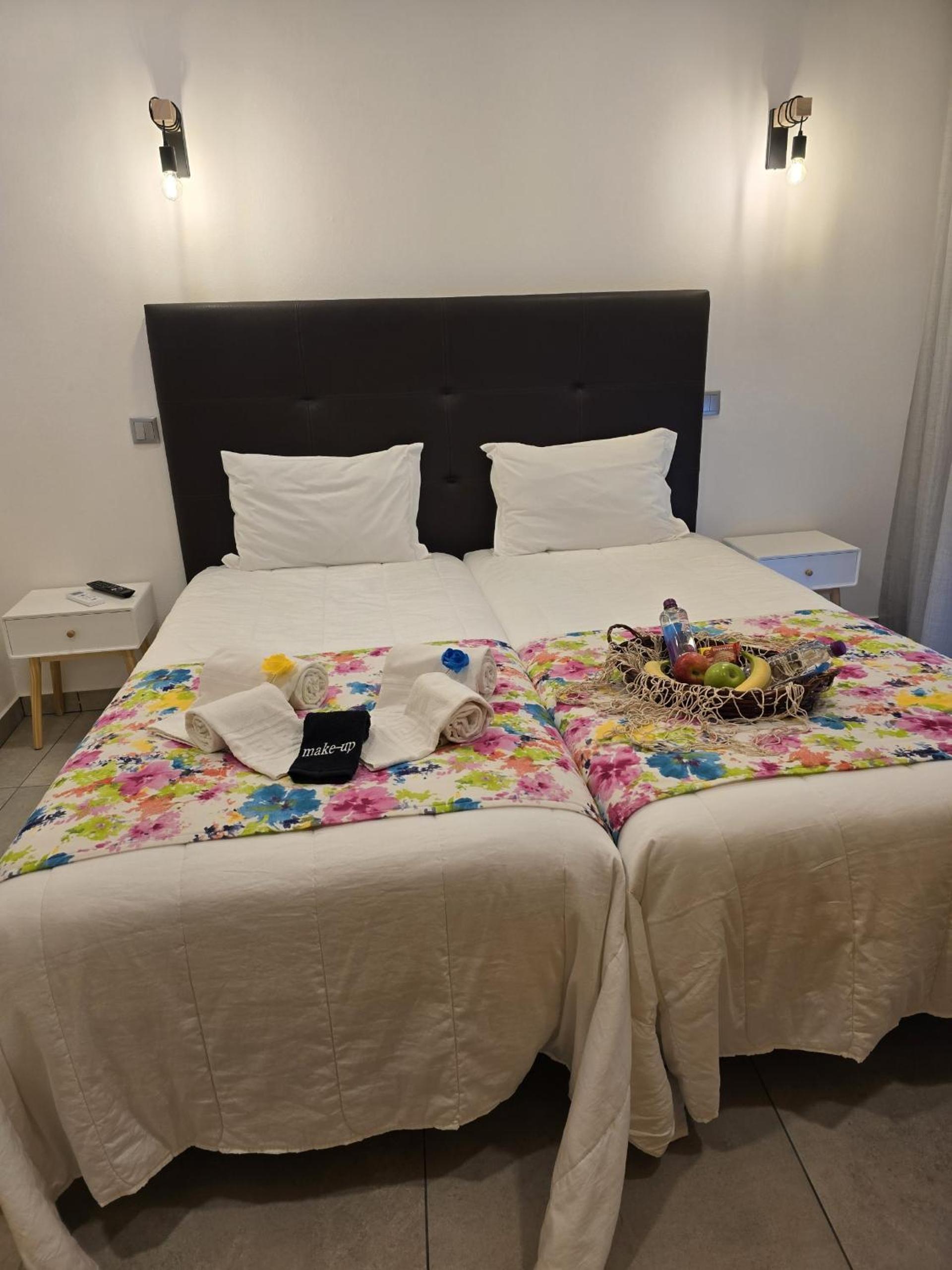 Twin Room - Photo 1