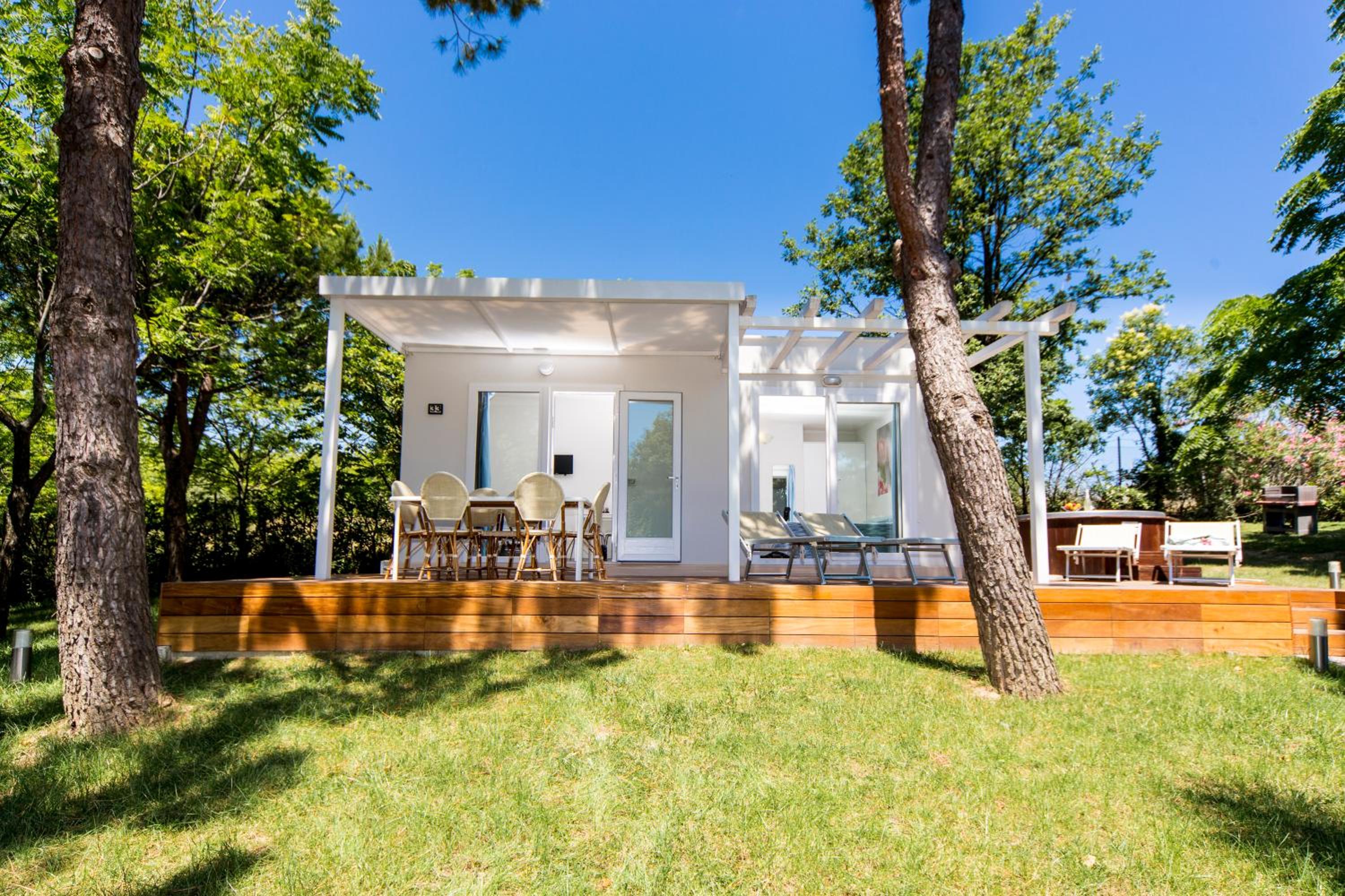 Deluxe Bungalow with Garden View - Photo 13