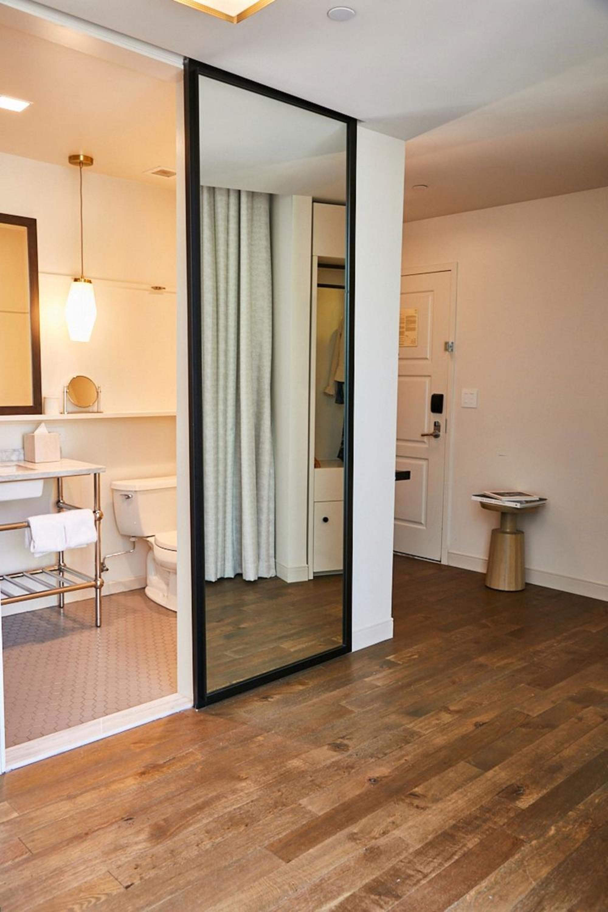One King Designer Suite