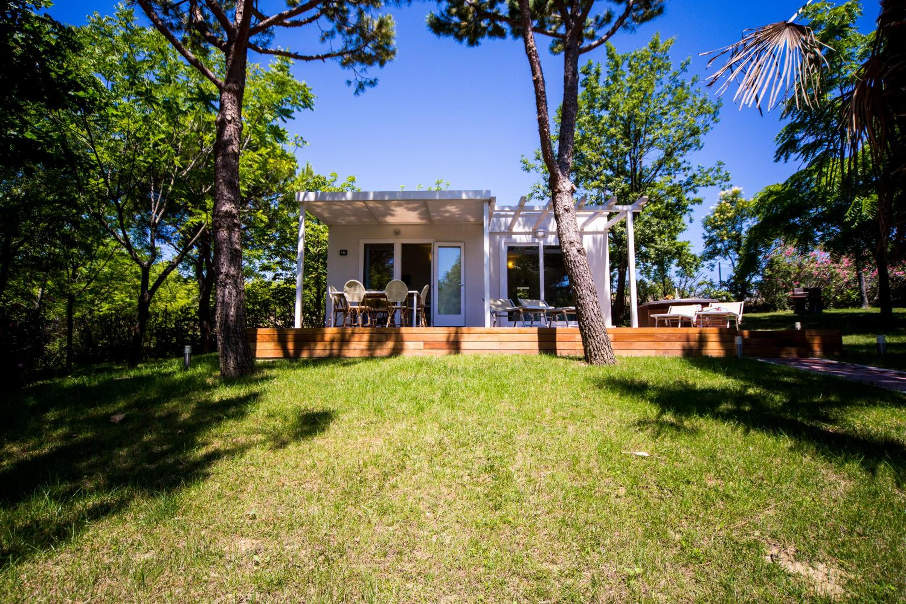 Deluxe Bungalow with Garden View - Photo 14