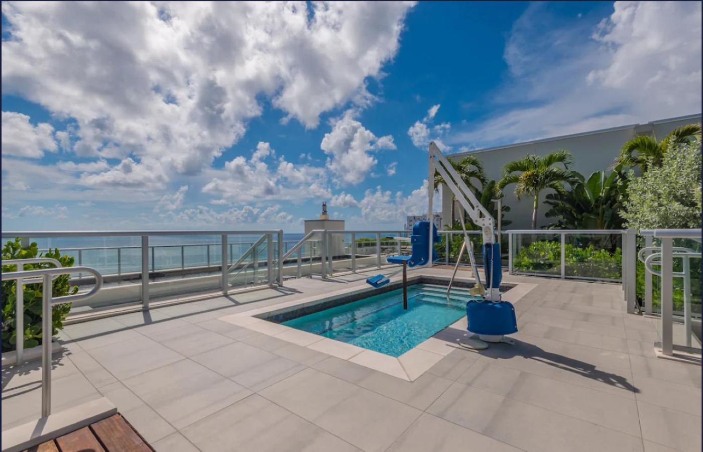 Apartment with Balcony photo 2