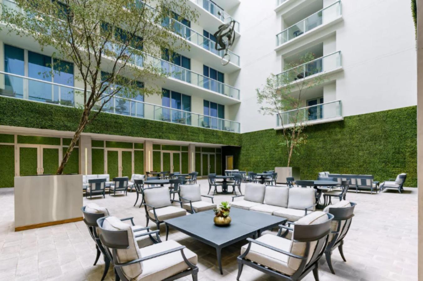 Two-Bedroom Deluxe Apartment with Ocean View photo 2