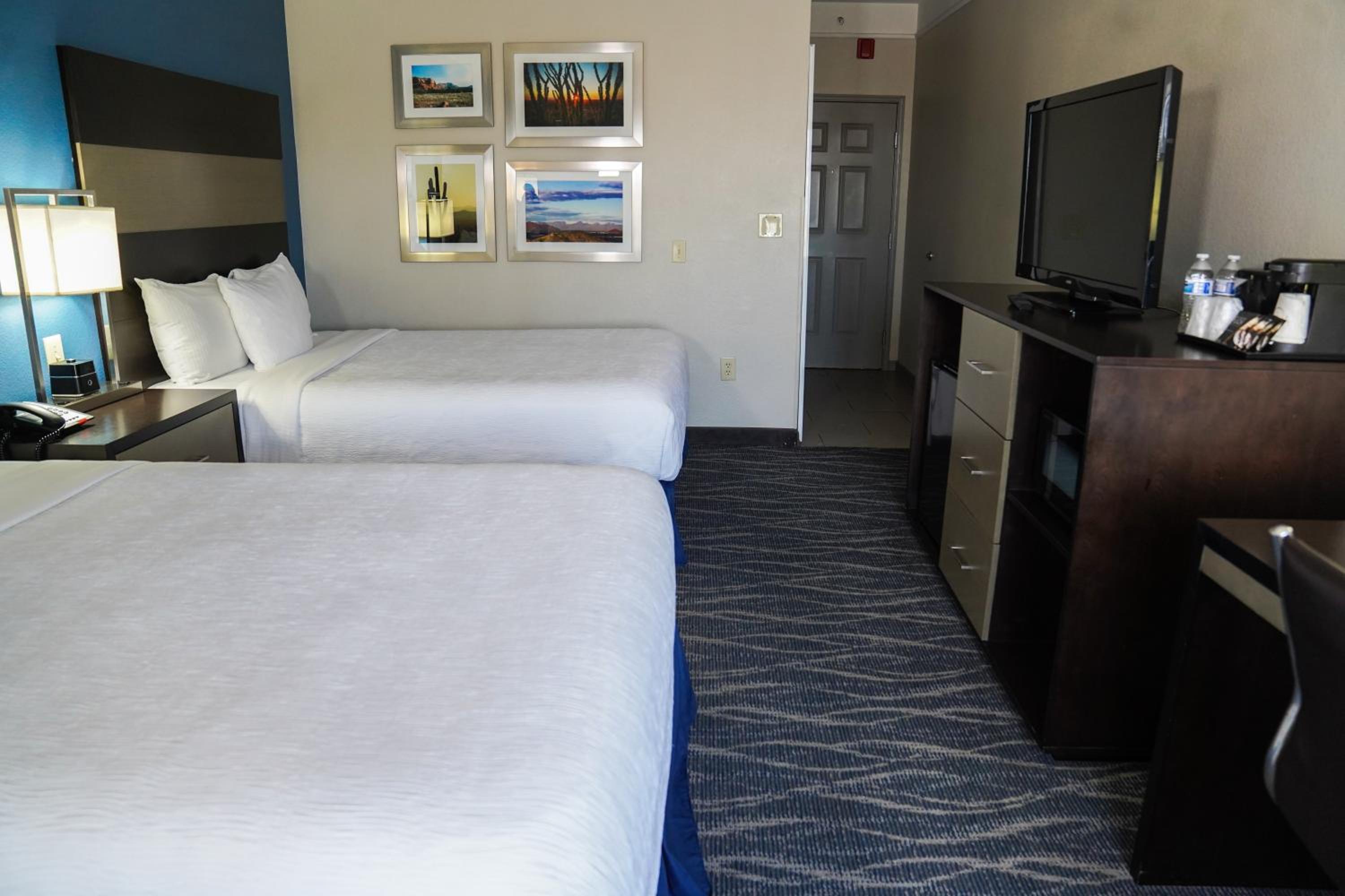 Deluxe Queen Room with Two Queen Beds - Photo 2