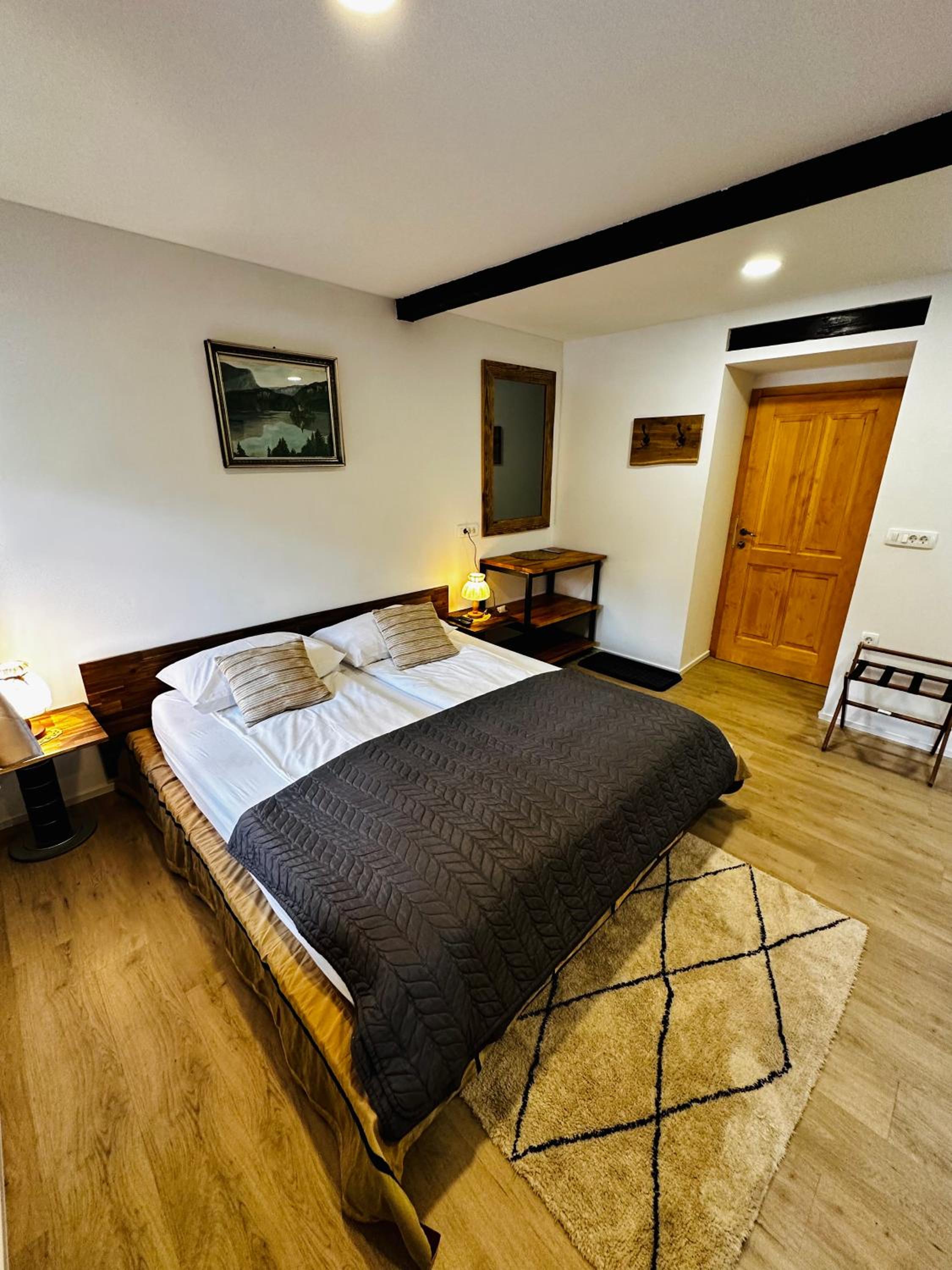 Deluxe Double Room with Shower photo 3