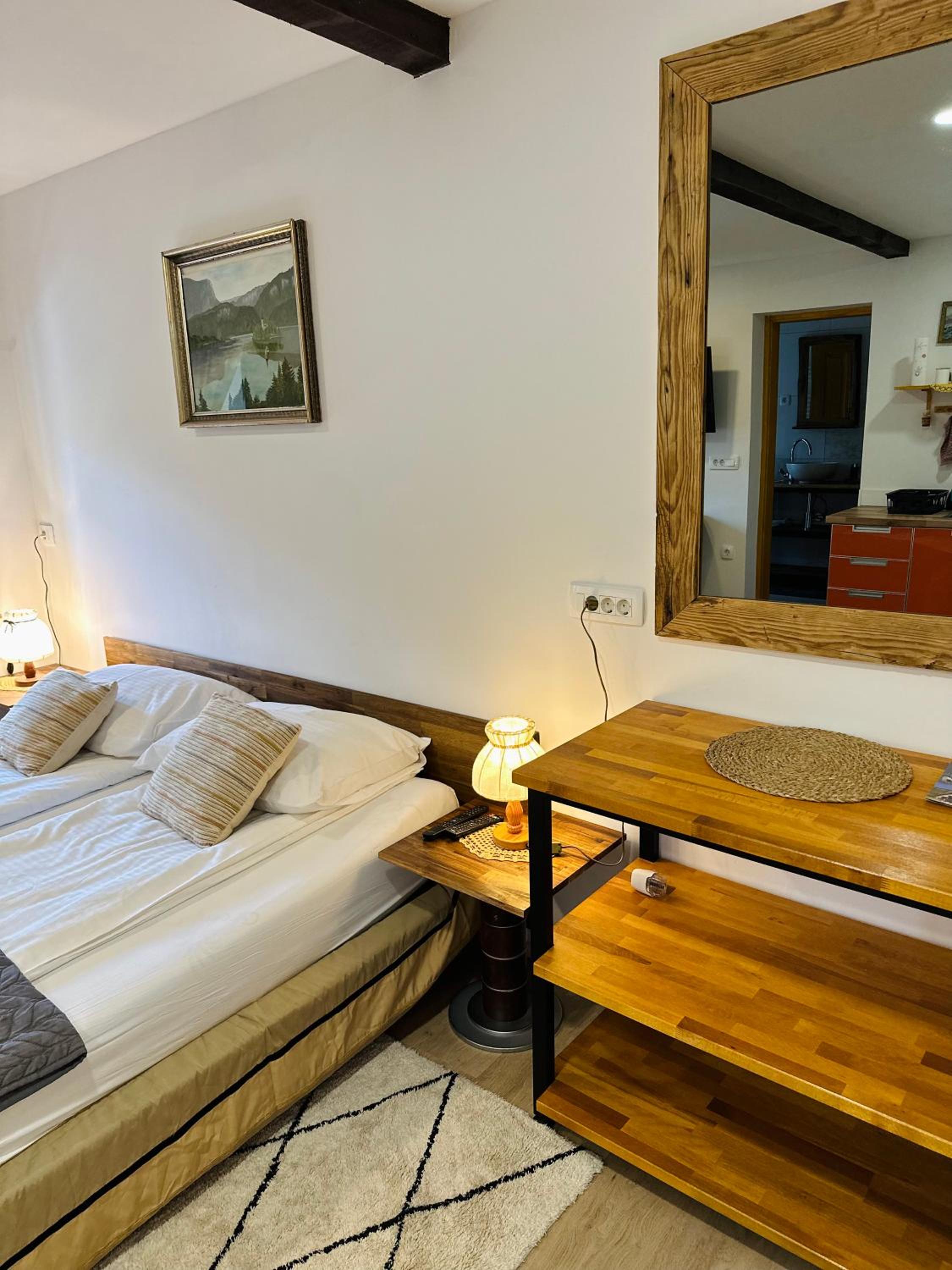 Deluxe Double Room with Shower photo 2