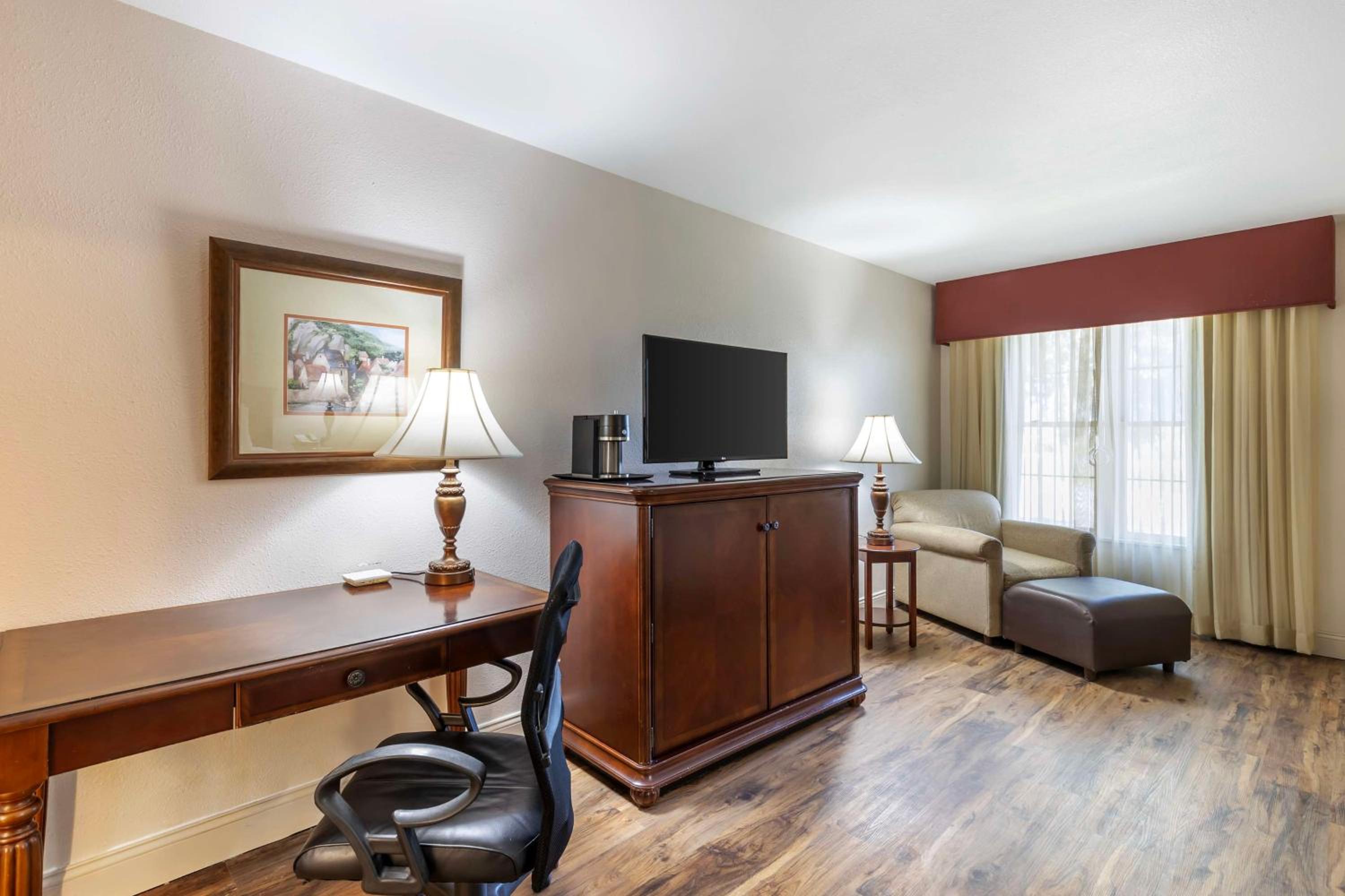 Queen Room - Disability Access - Photo 1