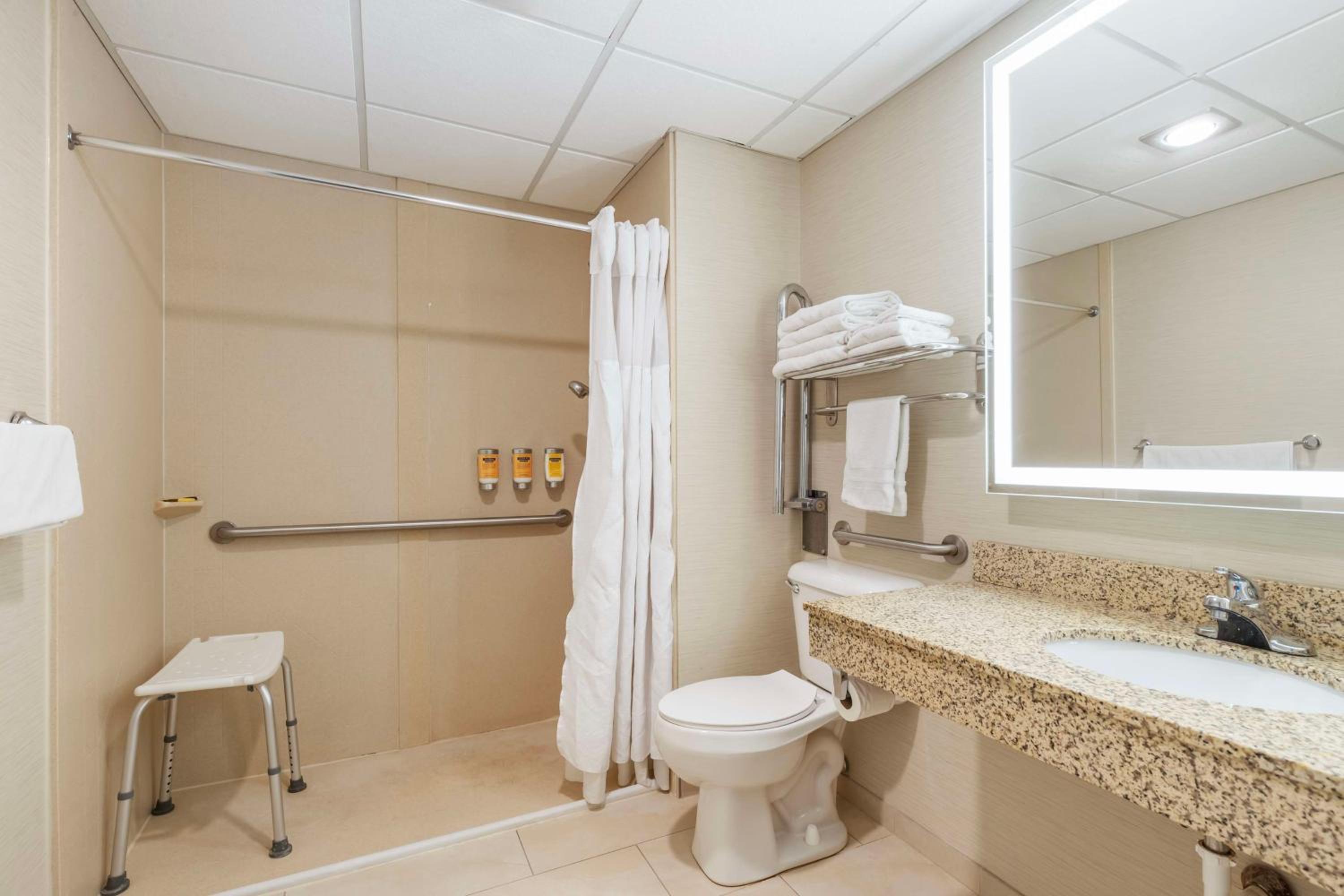 Queen Room with Two Queen Beds and Roll-In Shower - Mobility Access/Communication Assistance/Non-Smoking - Photo 3