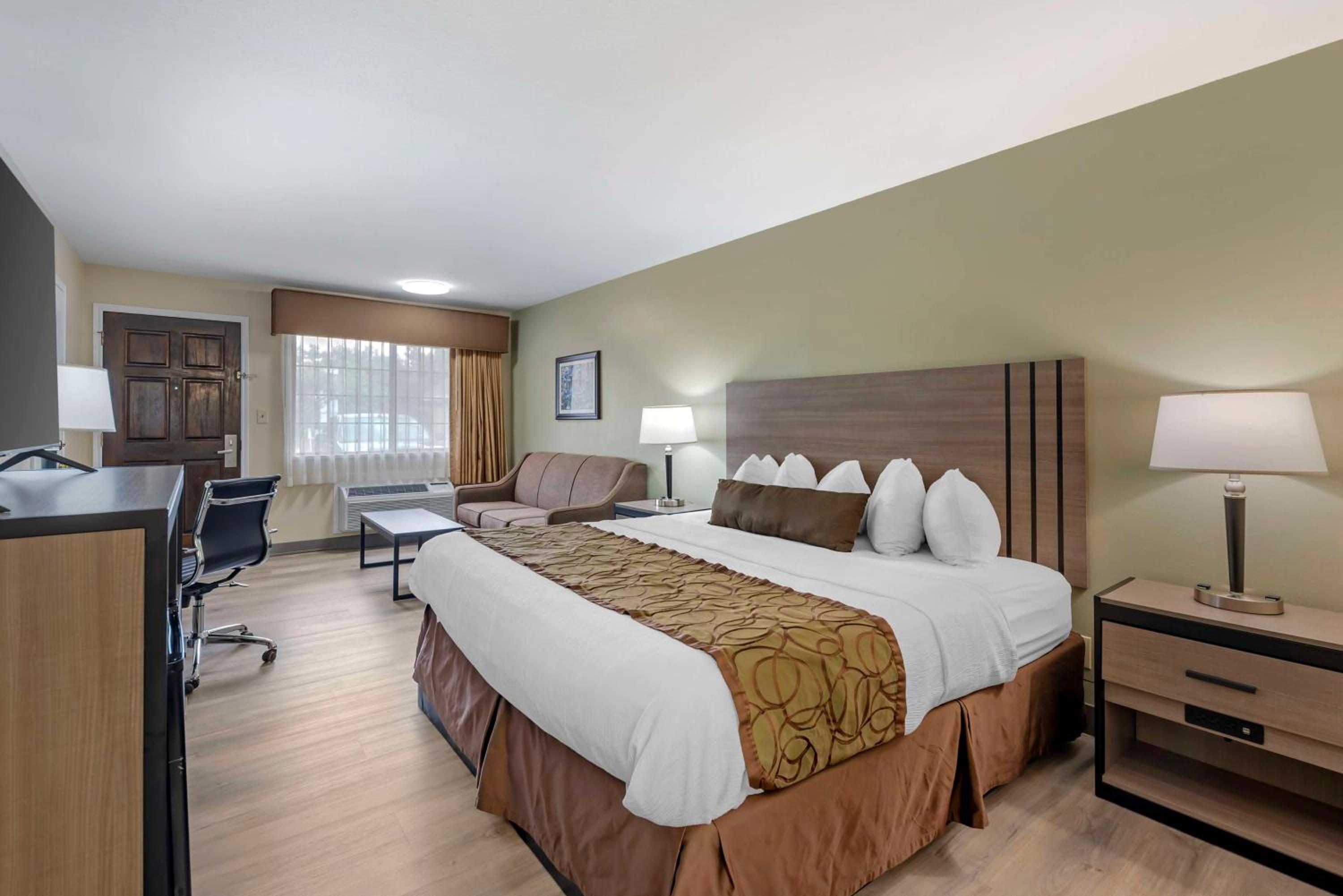 Deluxe King Room - Non Smoking - Photo 1