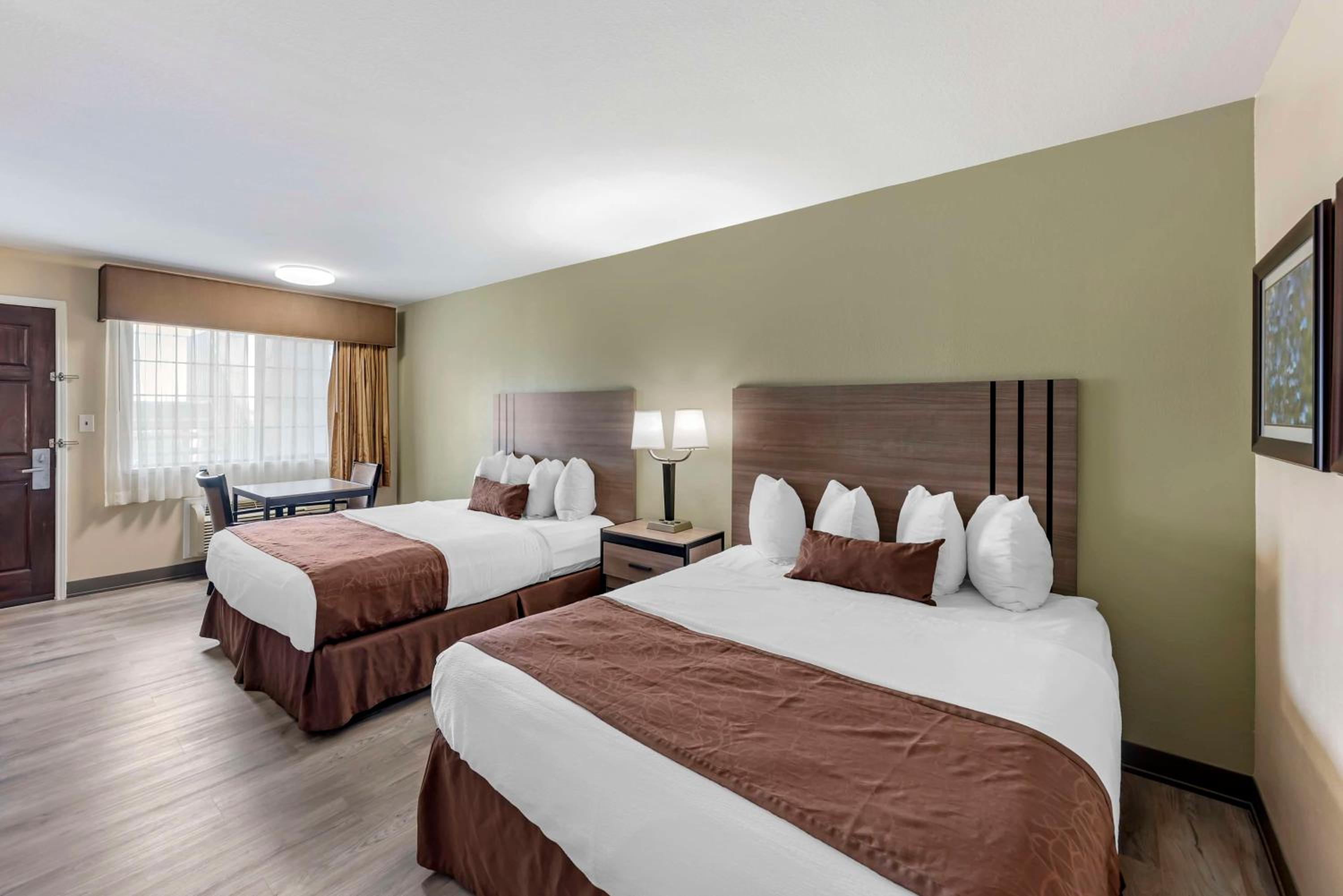 Queen Room with Two Queen Beds - Disability Access/Bath Tub - Photo 1