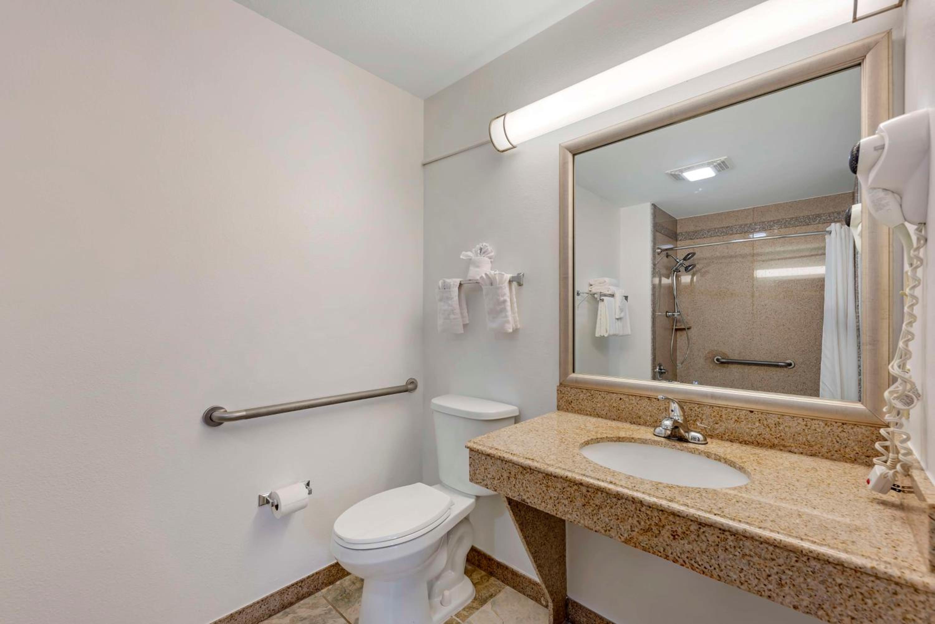 Queen Room with Two Queen Beds - Disability Access/Bath Tub - Photo 2