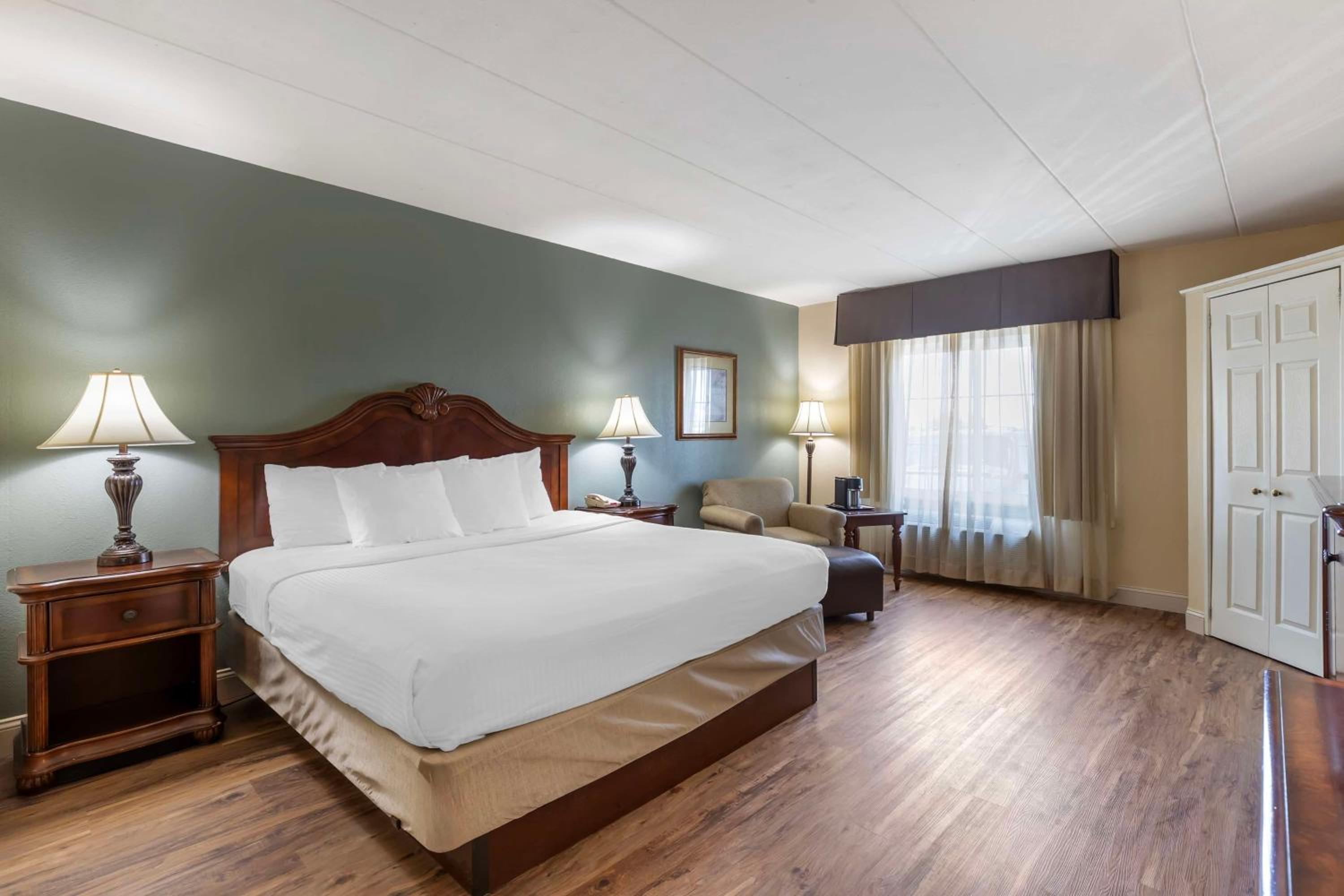 Business King Room - Non-Smoking - Photo 1
