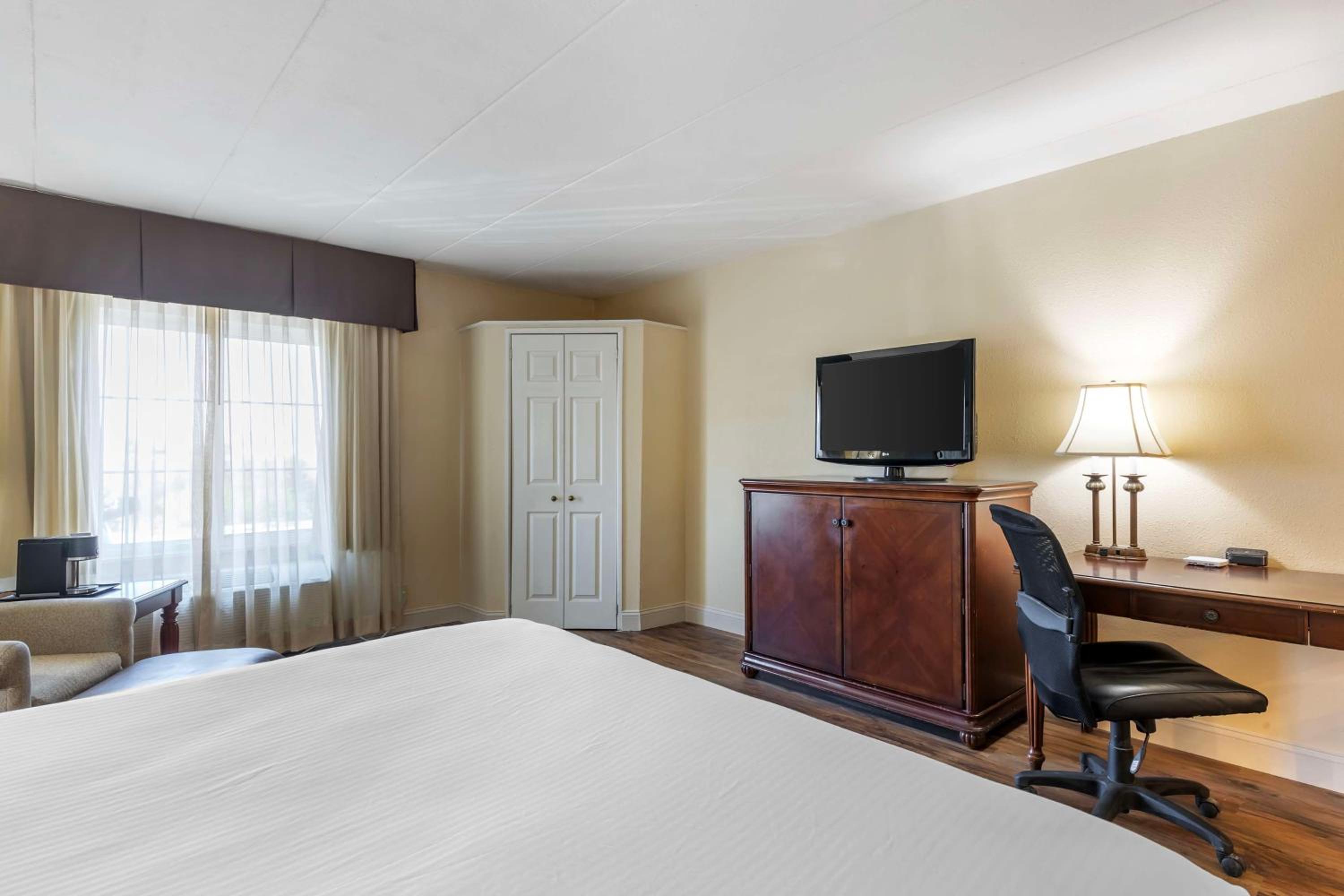 Business King Room - Non-Smoking - Photo 4