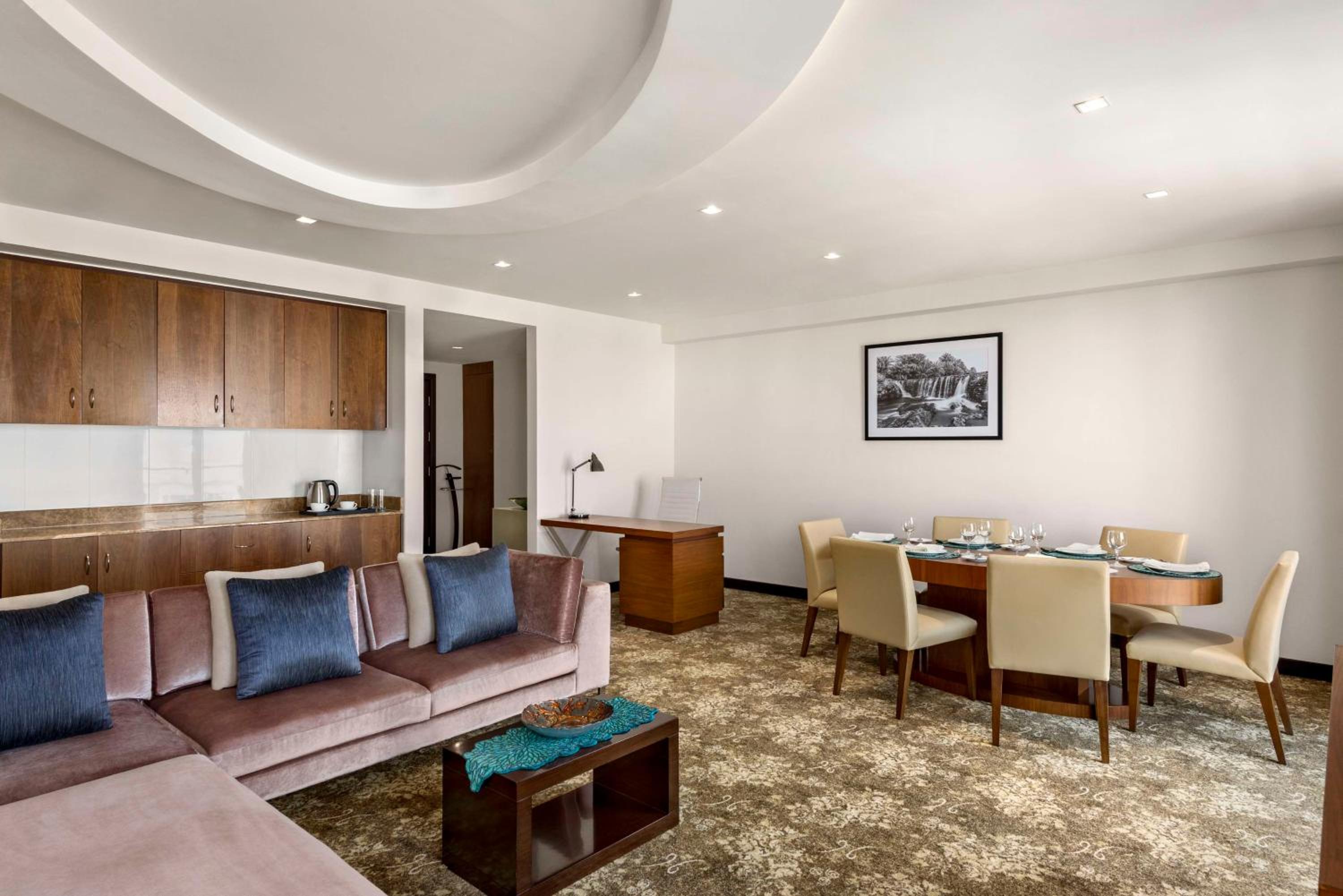 Royal Suite with Lounge Access - Photo 4