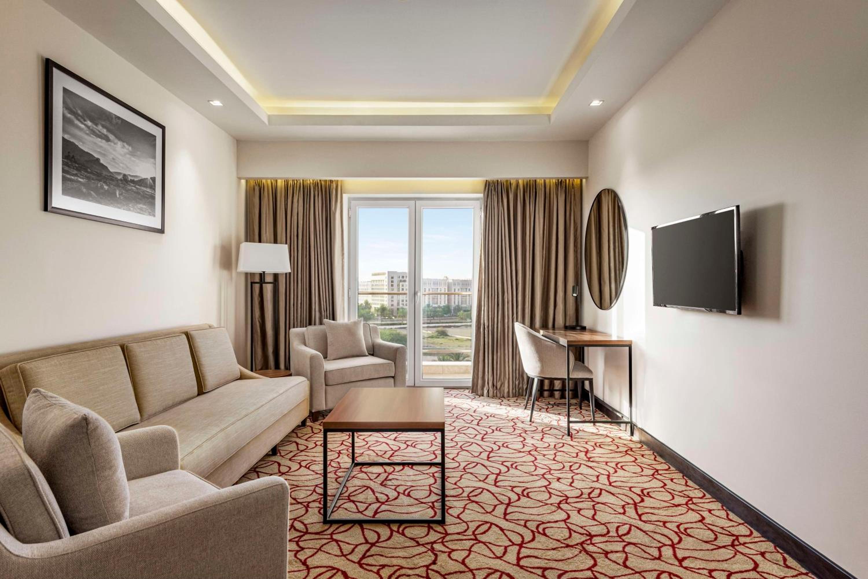 Executive Suite - Lounge Access - Photo 3