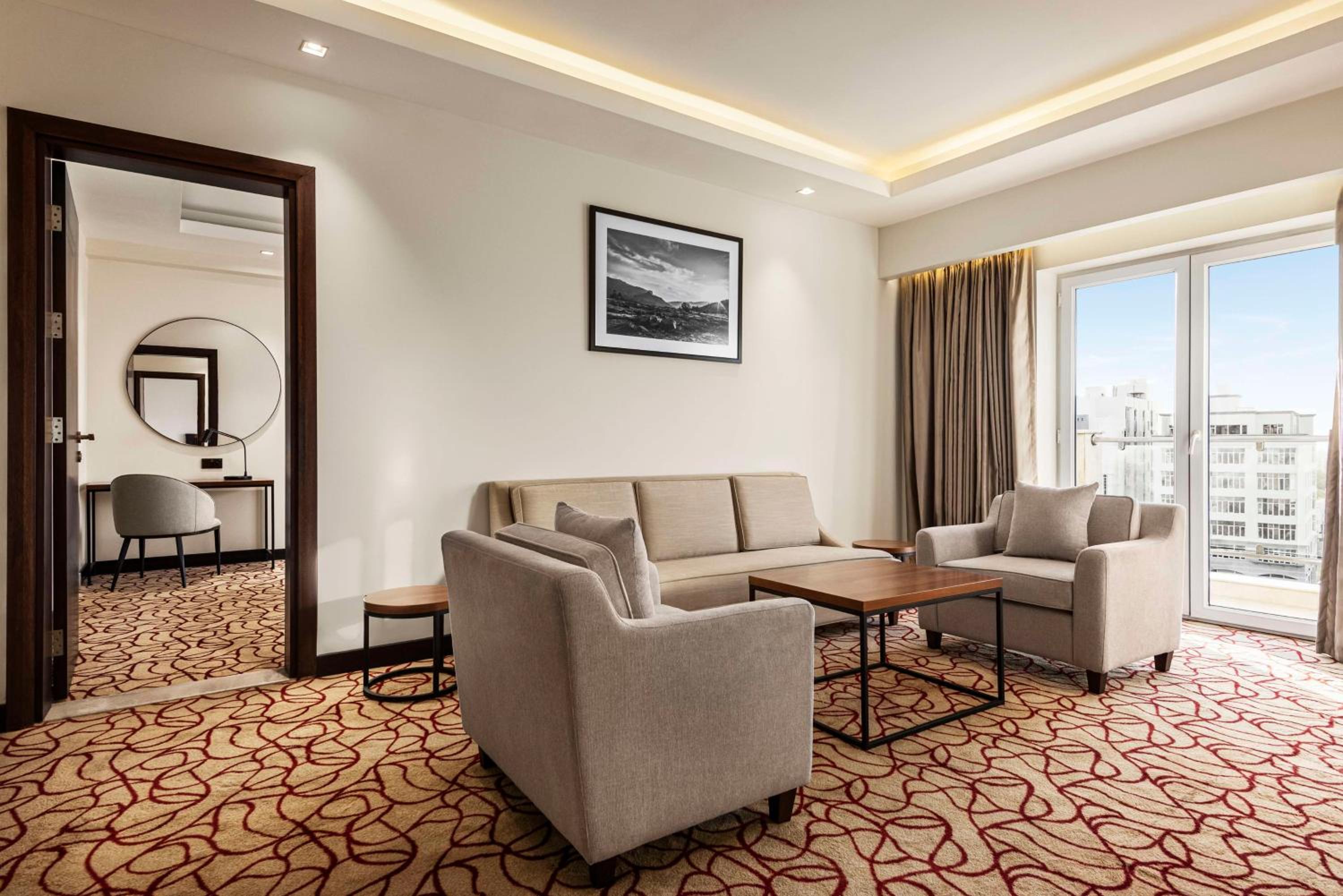 Executive Suite - Lounge Access - Photo 2
